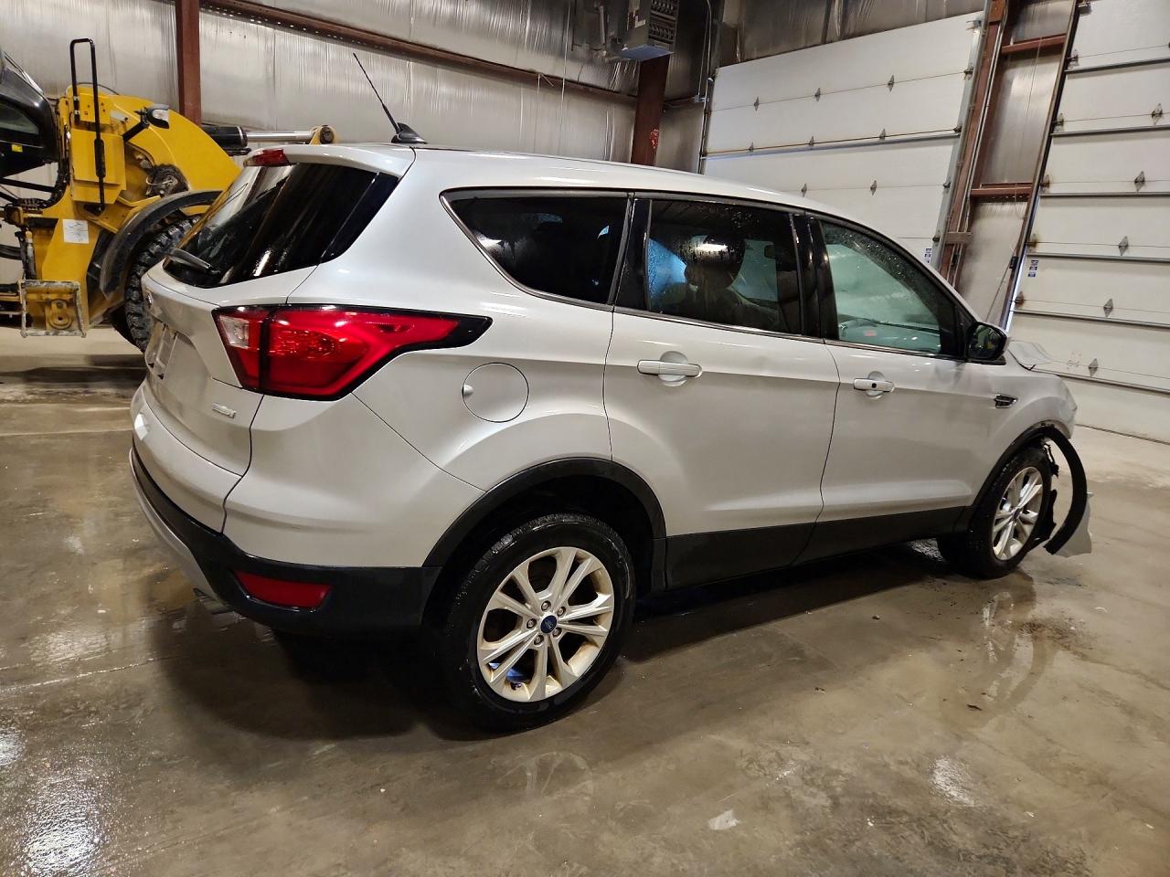 2019 Ford Escape Se Silver vin: 1FMCU0G90KUB33953
