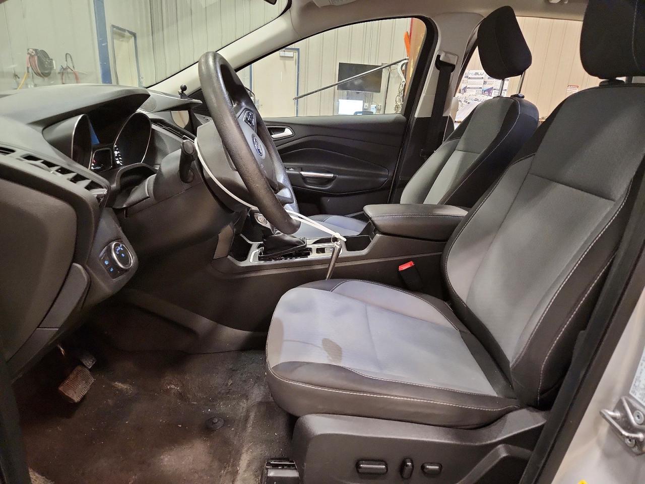 2019 Ford Escape Se Silver vin: 1FMCU0G90KUB33953