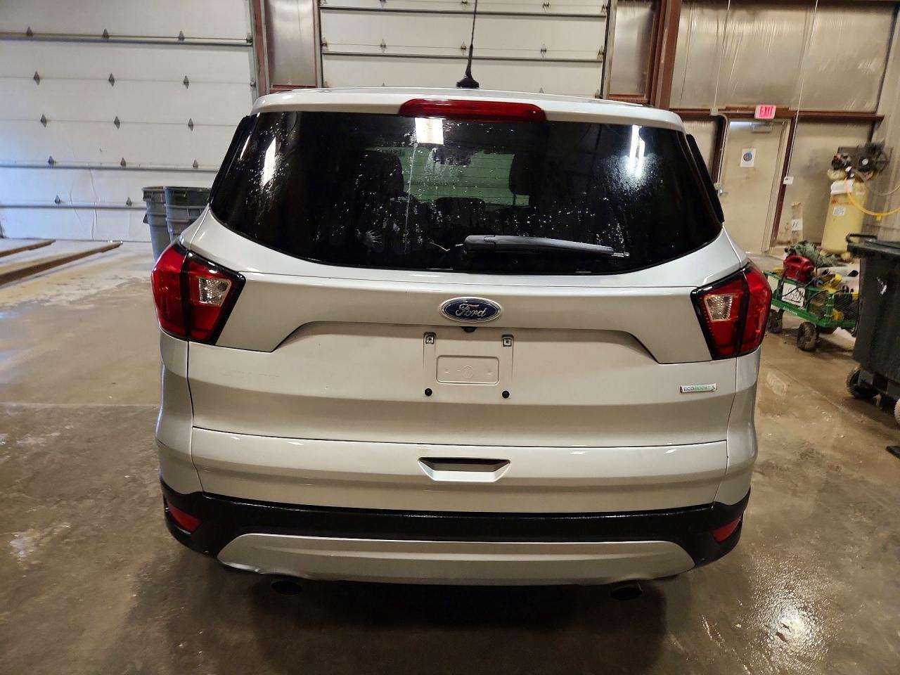 2019 Ford Escape Se Silver vin: 1FMCU0G90KUB33953