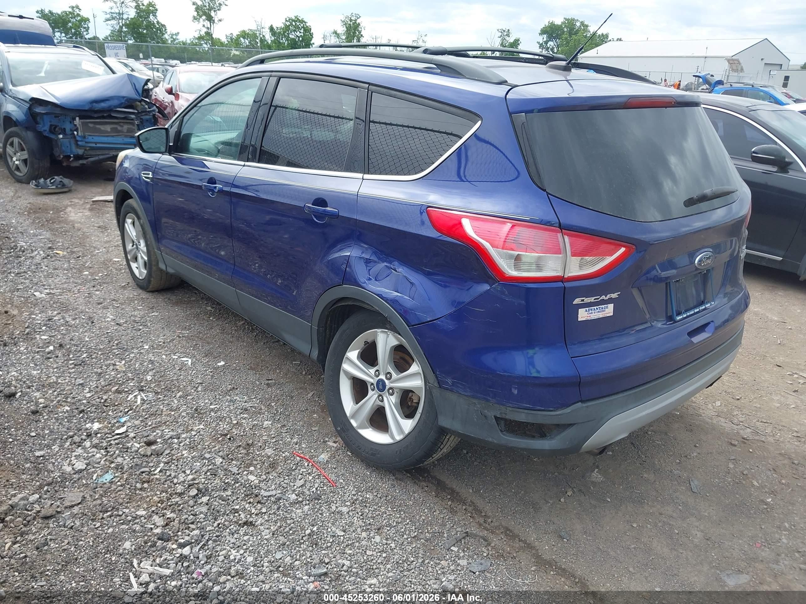 2013 Ford Escape Se Синий vin: 1FMCU0G93DUD83500