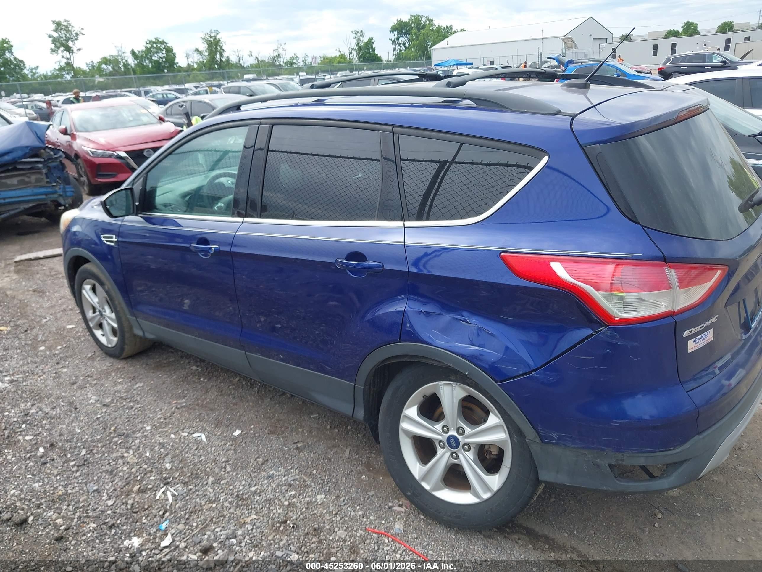 2013 Ford Escape Se Синий vin: 1FMCU0G93DUD83500