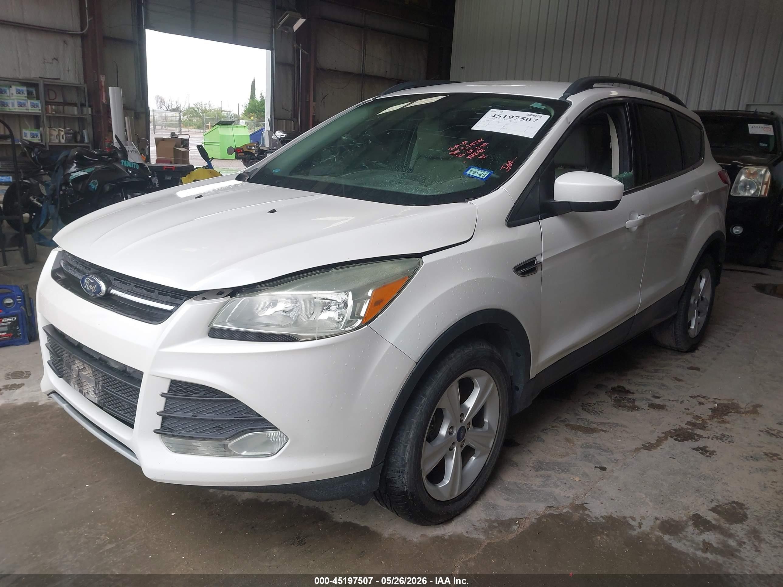 2015 Ford Escape Se Белый vin: 1FMCU0G96FUC24344