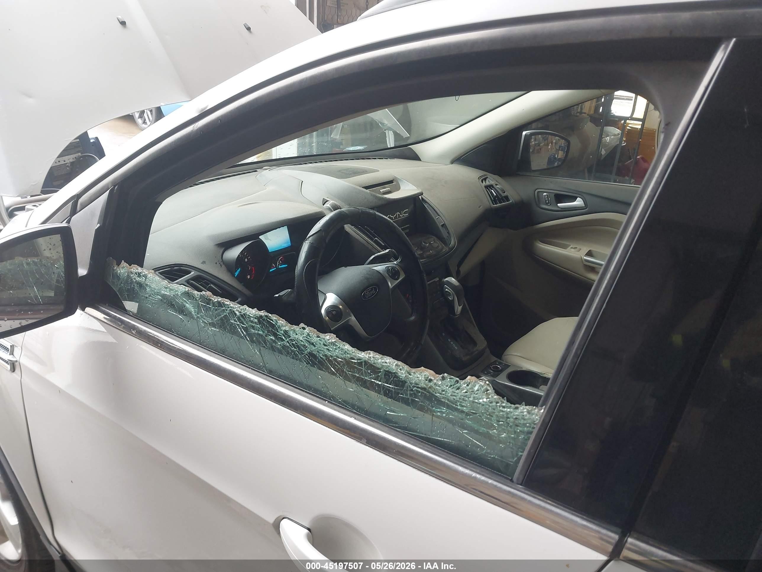 2015 Ford Escape Se Белый vin: 1FMCU0G96FUC24344
