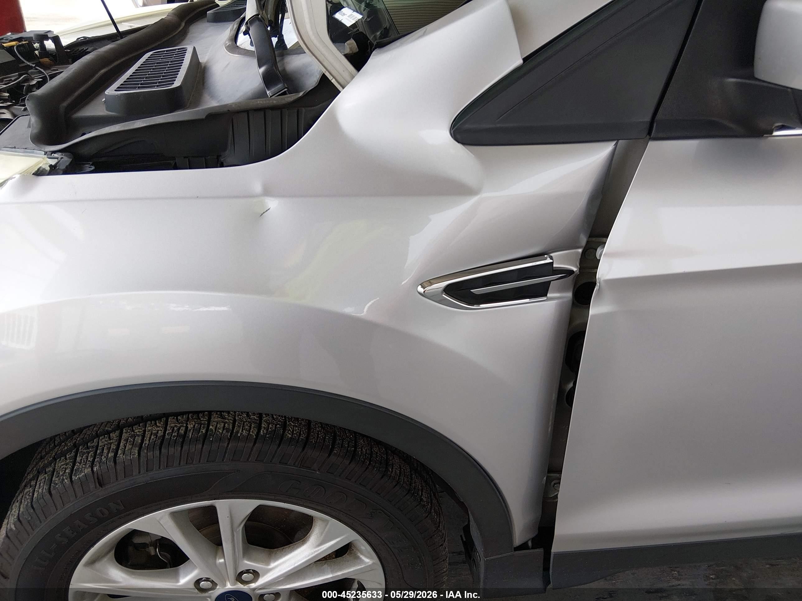 2017 Ford Escape Se Серебряный vin: 1FMCU0G96HUA46101