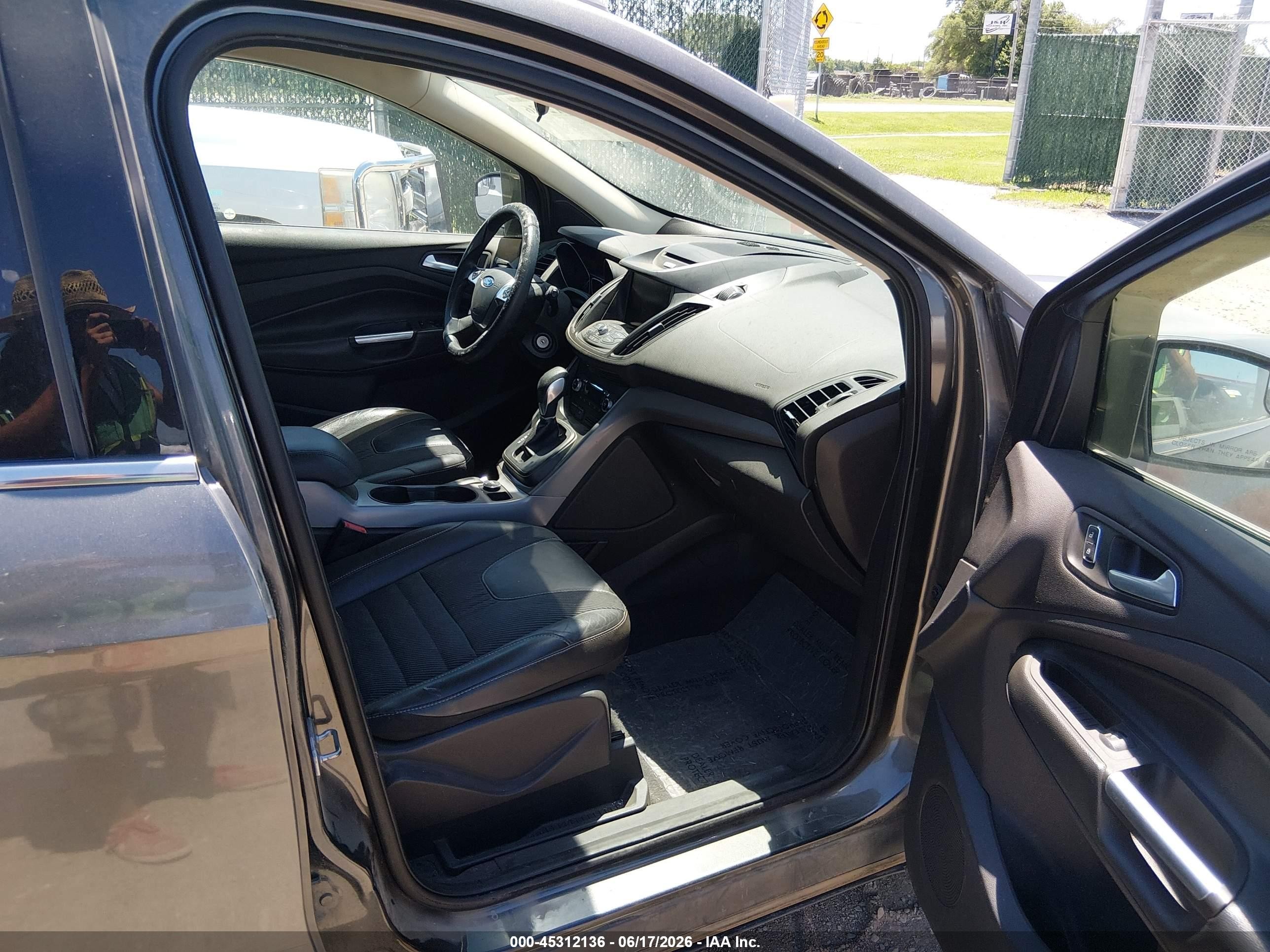 2015 Ford Escape Se Gray vin: 1FMCU0G98FUC62156
