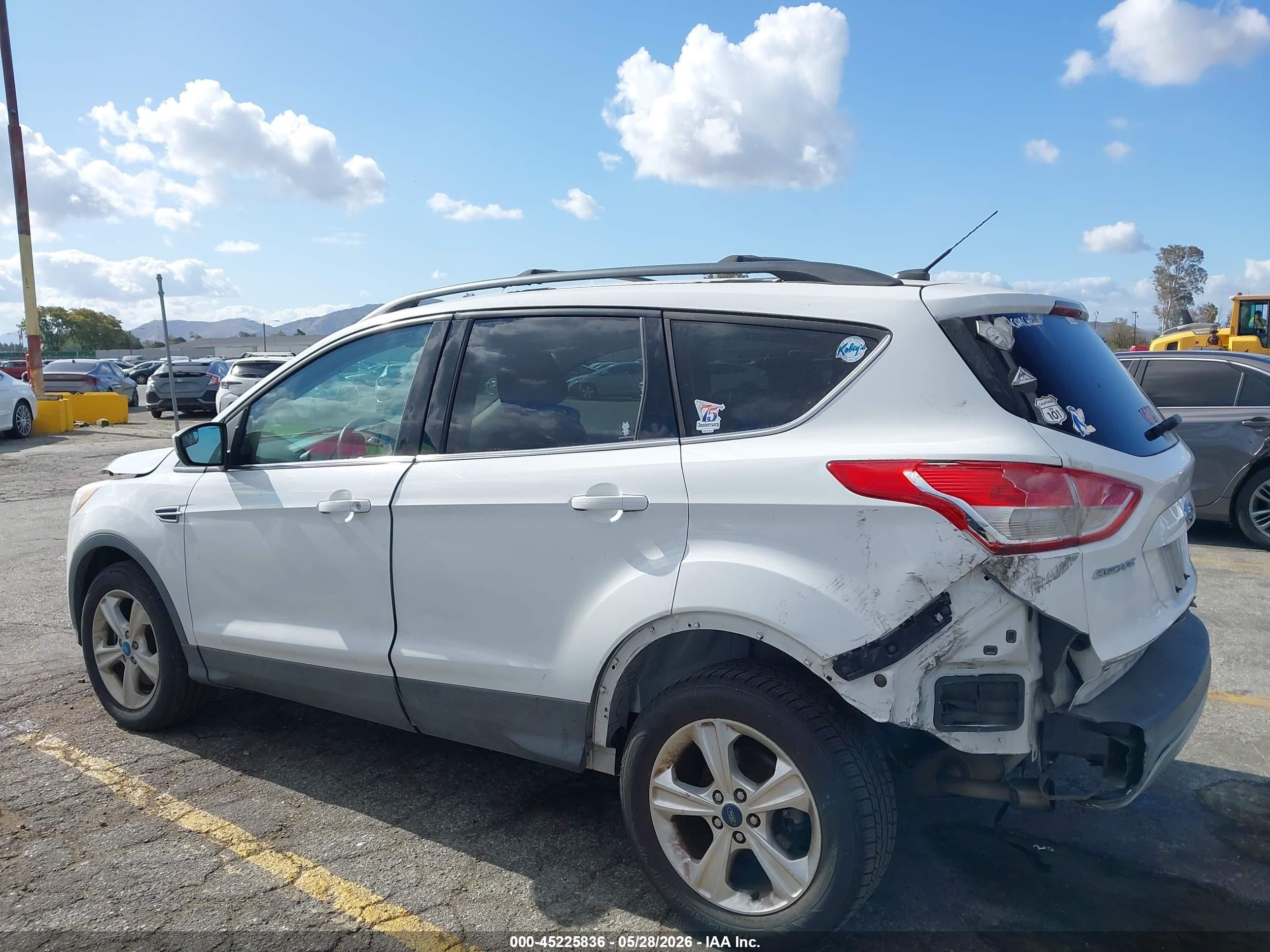2013 Ford Escape Se Белый vin: 1FMCU0G99DUD17999