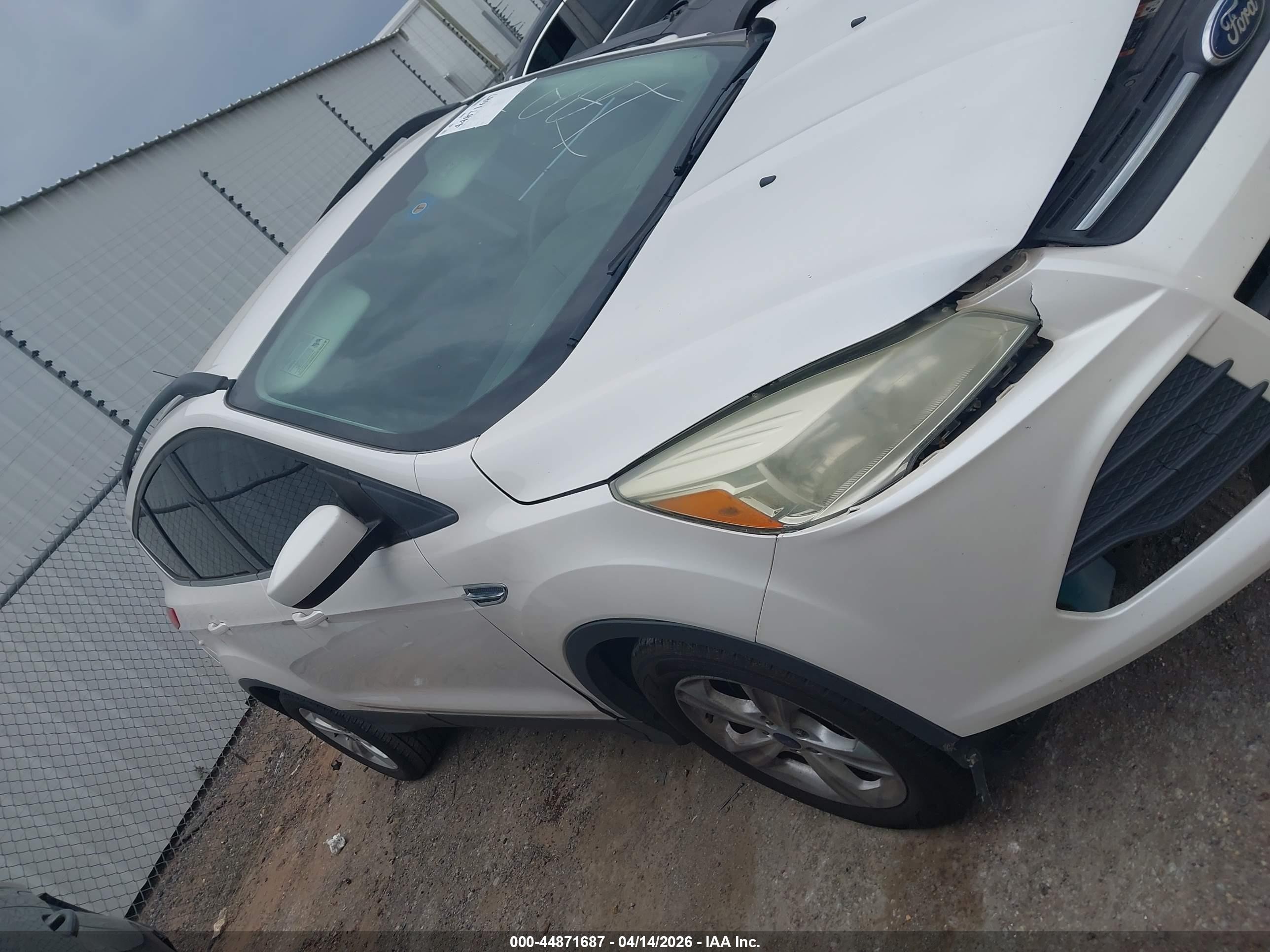 2015 Ford Escape Se White vin: 1FMCU0G99FUA07466