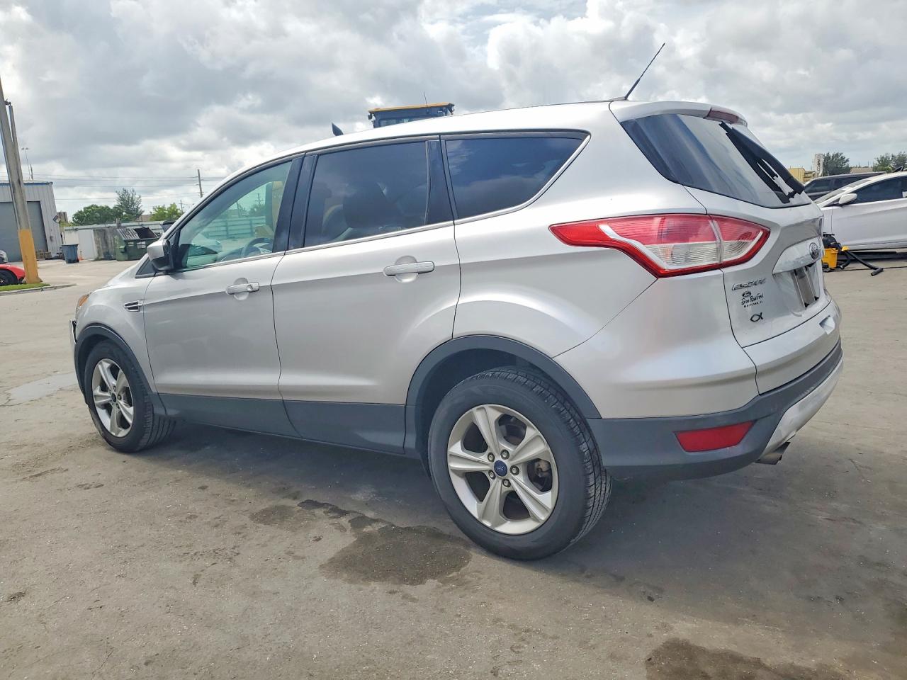 2014 Ford Escape Se Серебряный vin: 1FMCU0G9XEUC69236
