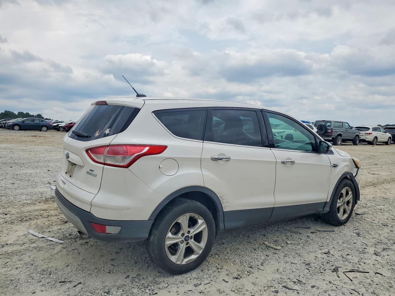 2015 Ford Escape Se White vin: 1FMCU0G9XFUB59756