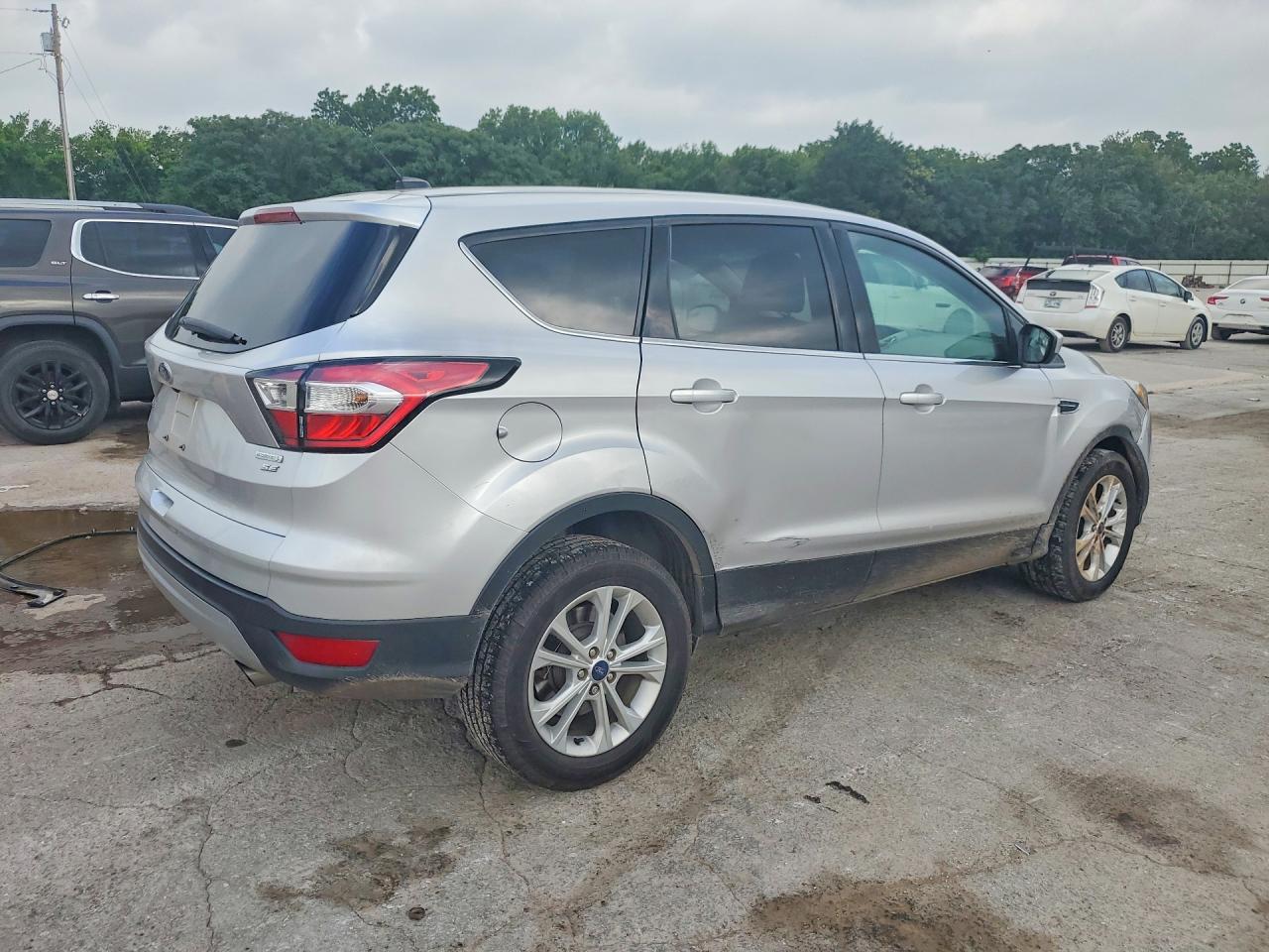 2017 Ford Escape Se Silver vin: 1FMCU0GD0HUA80913