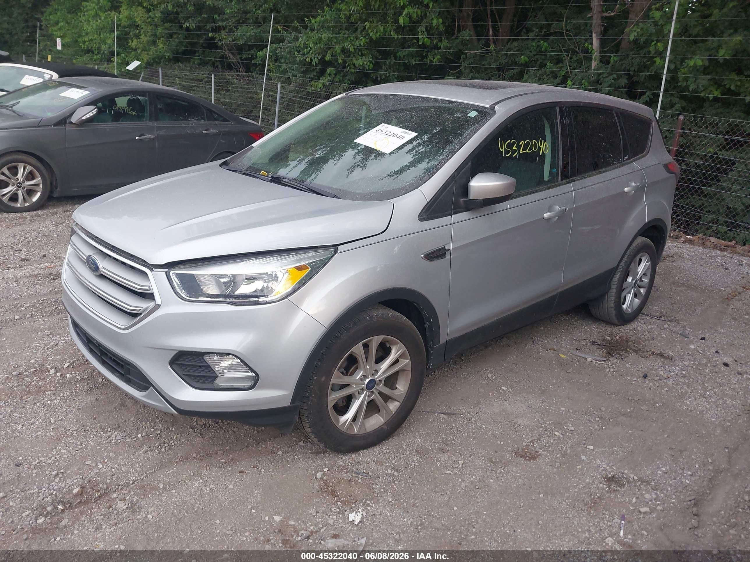 2017 Ford Escape Se Silver vin: 1FMCU0GD0HUB50975