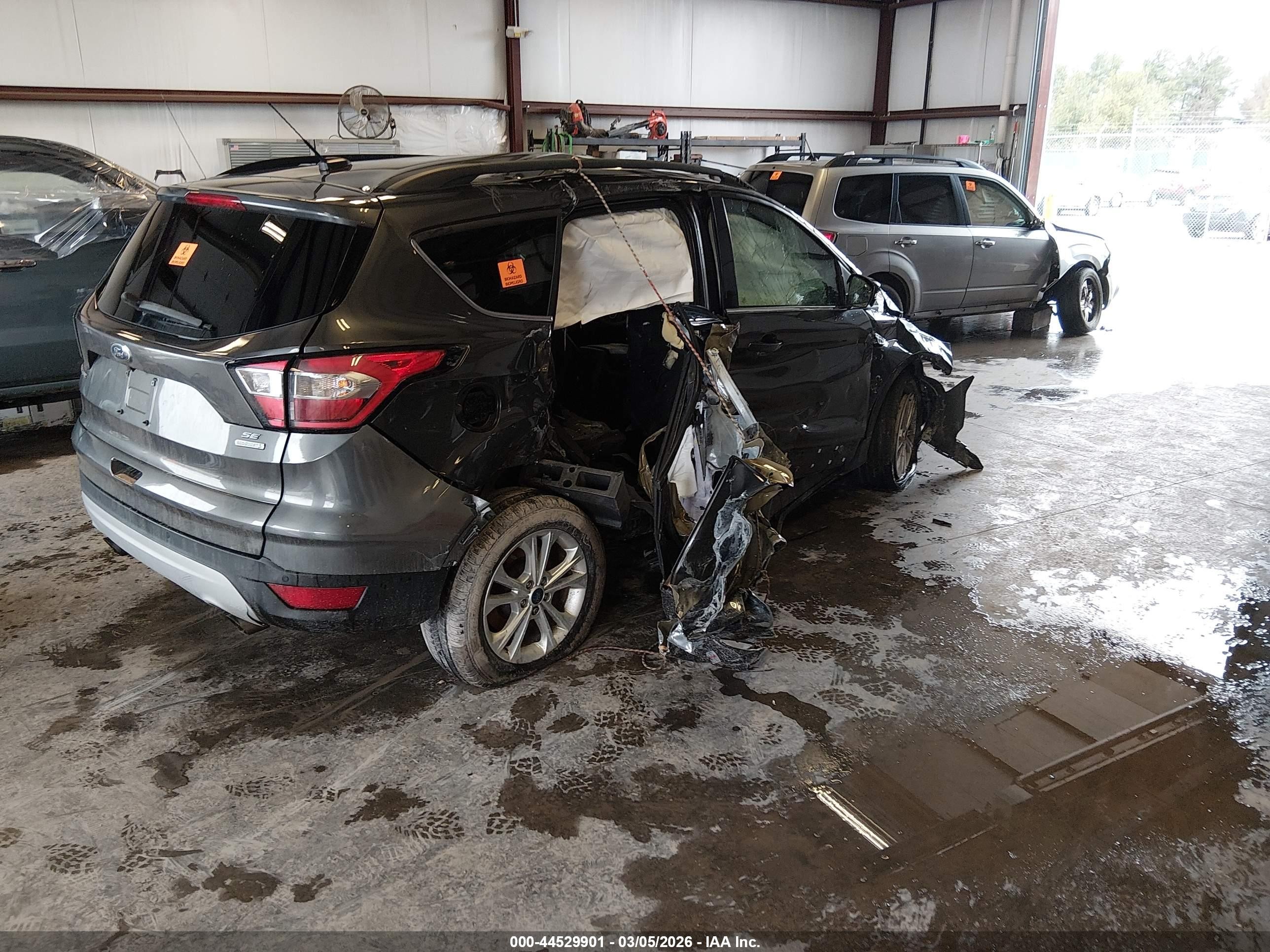 2017 Ford Escape Se Gray vin: 1FMCU0GD2HUD38851