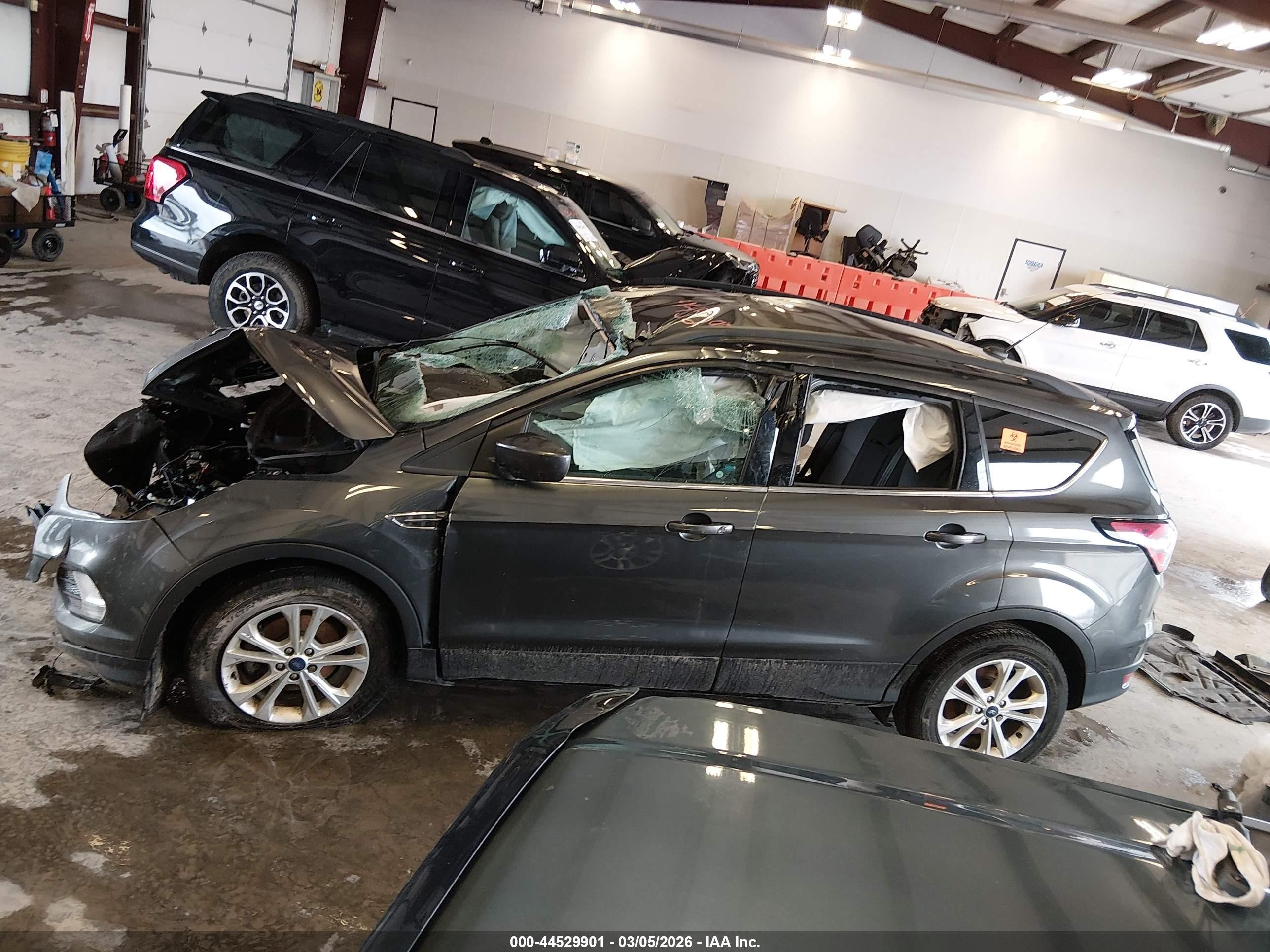 2017 Ford Escape Se Gray vin: 1FMCU0GD2HUD38851