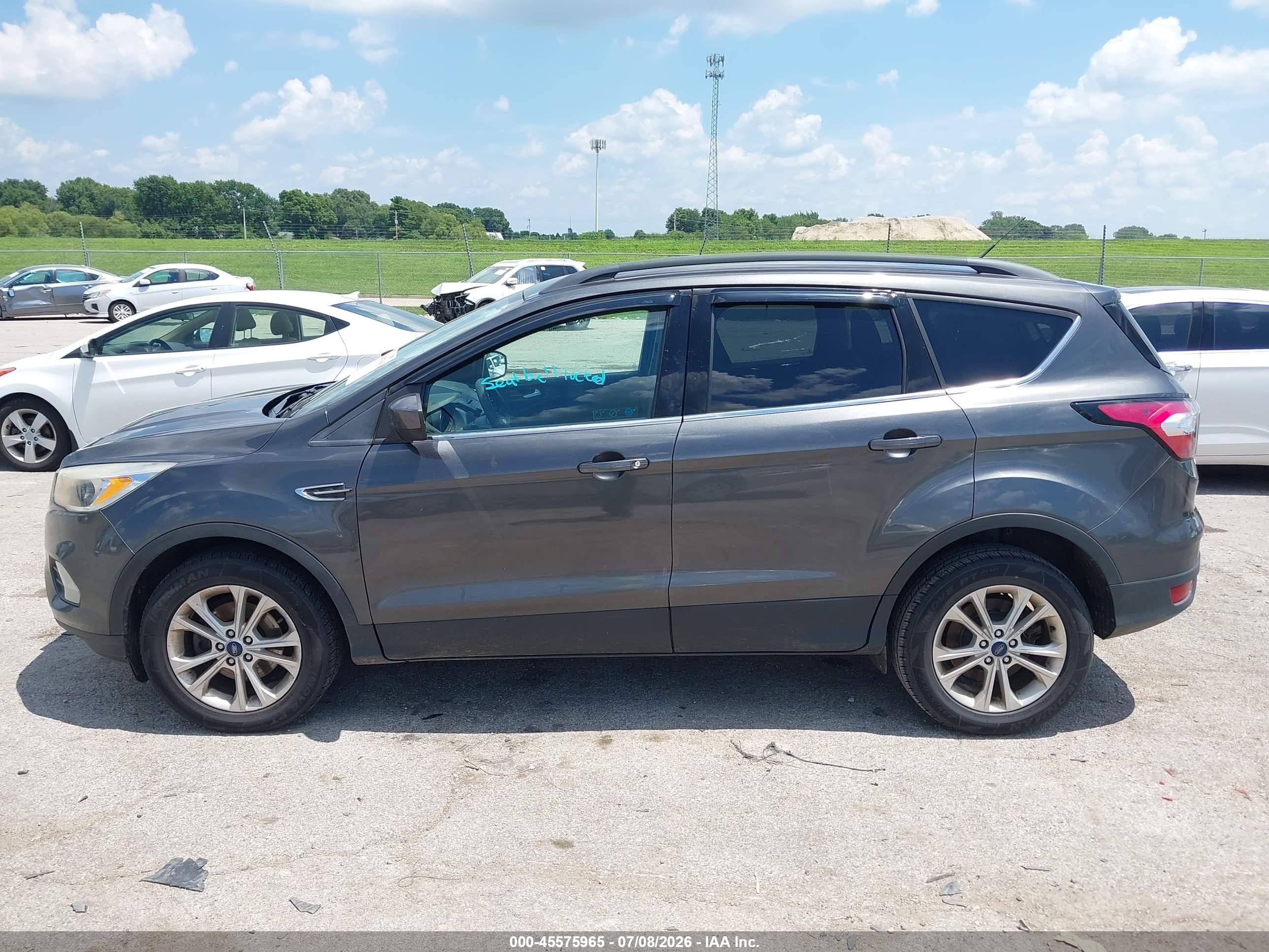 2018 Ford Escape Se Gray vin: 1FMCU0GD2JUC90516