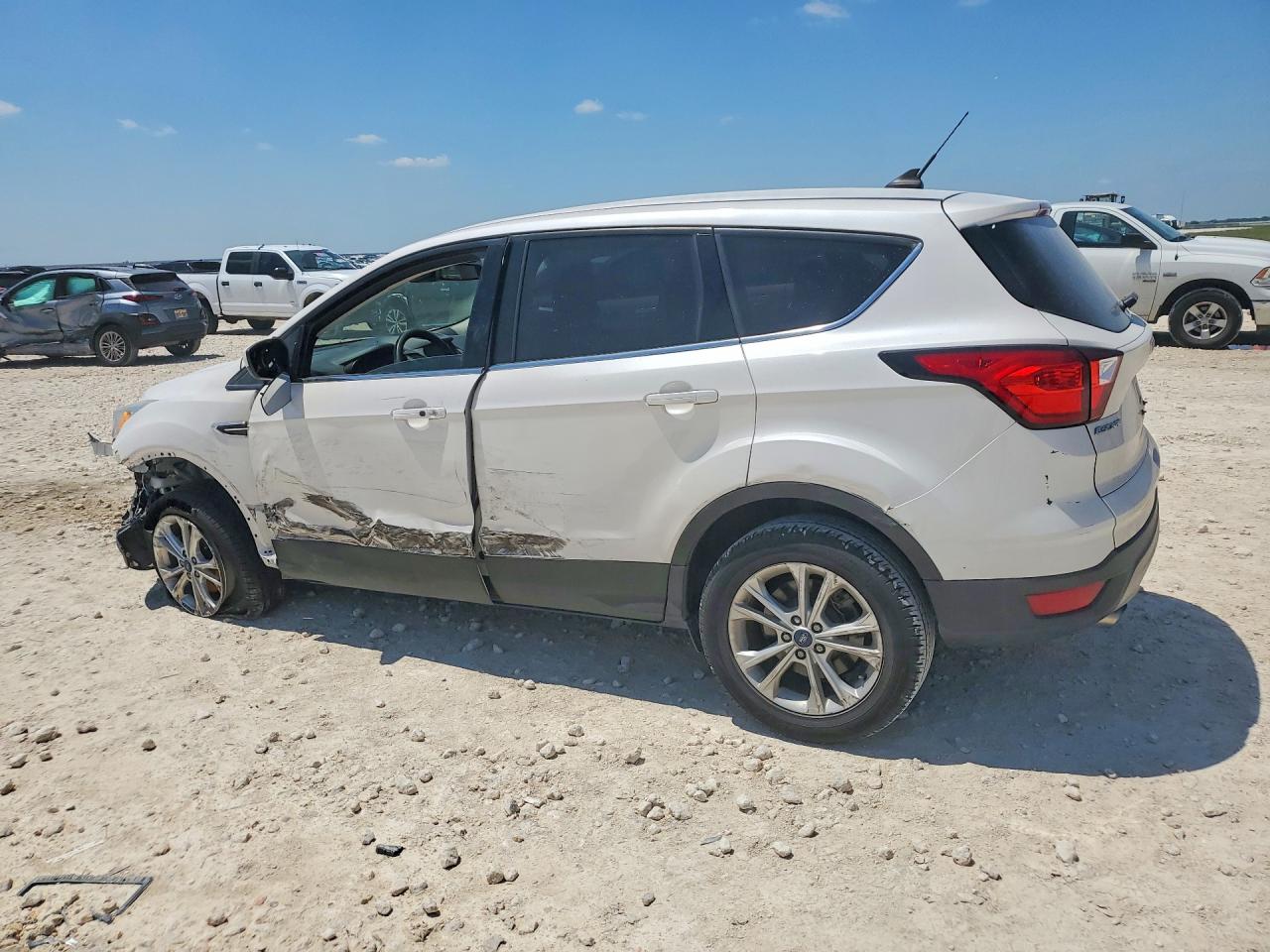 2019 Ford Escape Se White vin: 1FMCU0GD2KUA04634