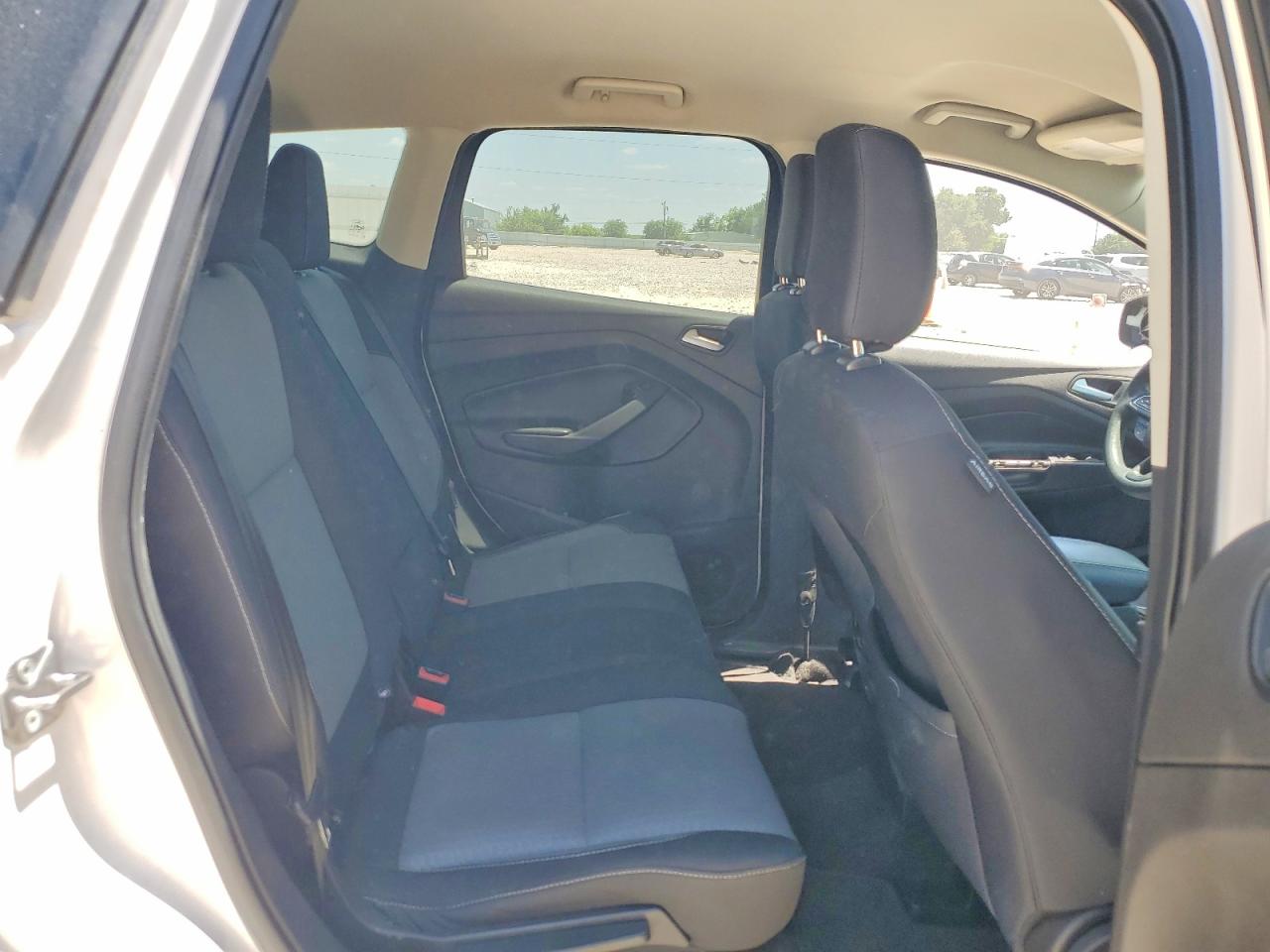 2019 Ford Escape Se White vin: 1FMCU0GD2KUA04634