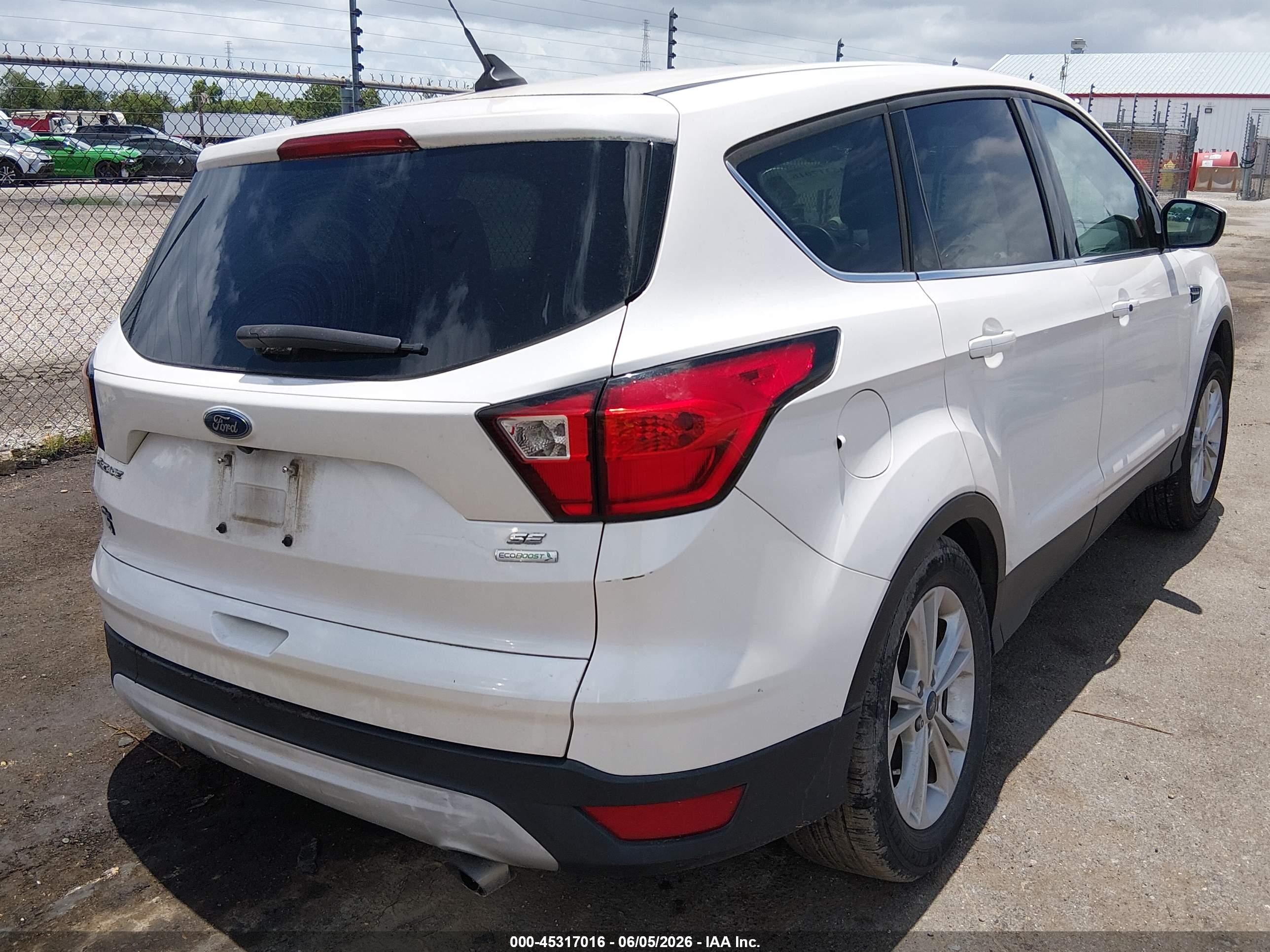 2019 Ford Escape Se White vin: 1FMCU0GD2KUB51164