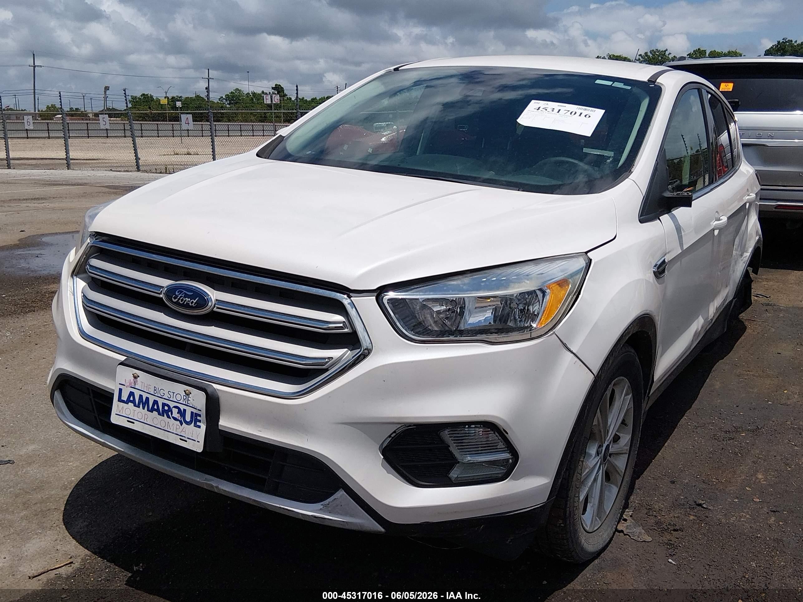 2019 Ford Escape Se White vin: 1FMCU0GD2KUB51164
