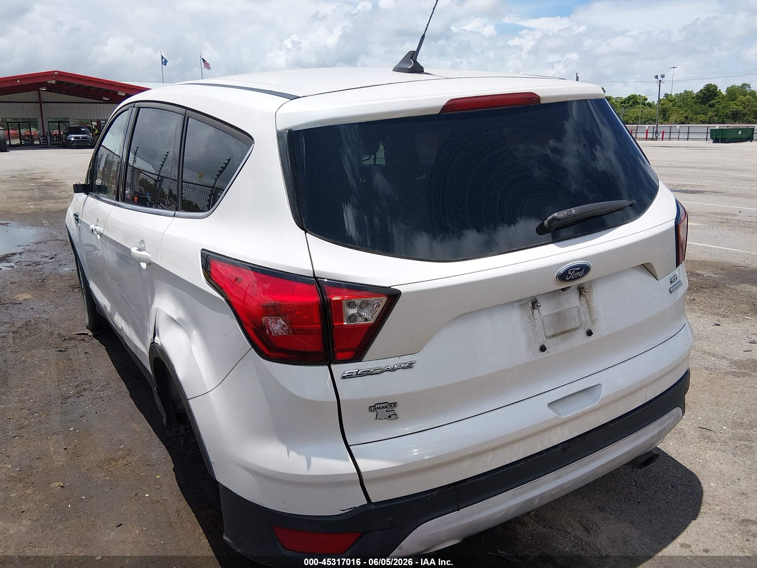 2019 Ford Escape Se White vin: 1FMCU0GD2KUB51164