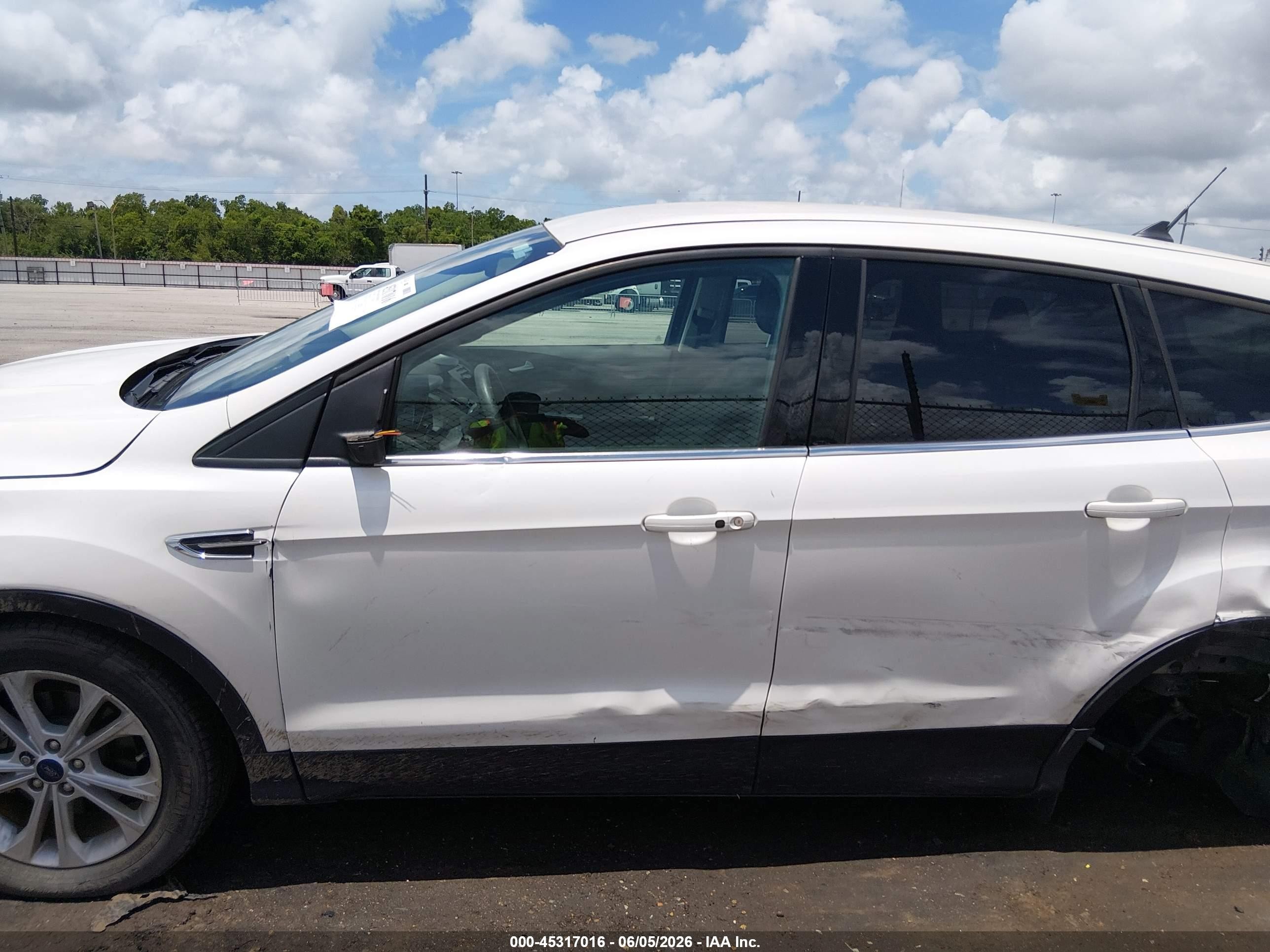 2019 Ford Escape Se White vin: 1FMCU0GD2KUB51164