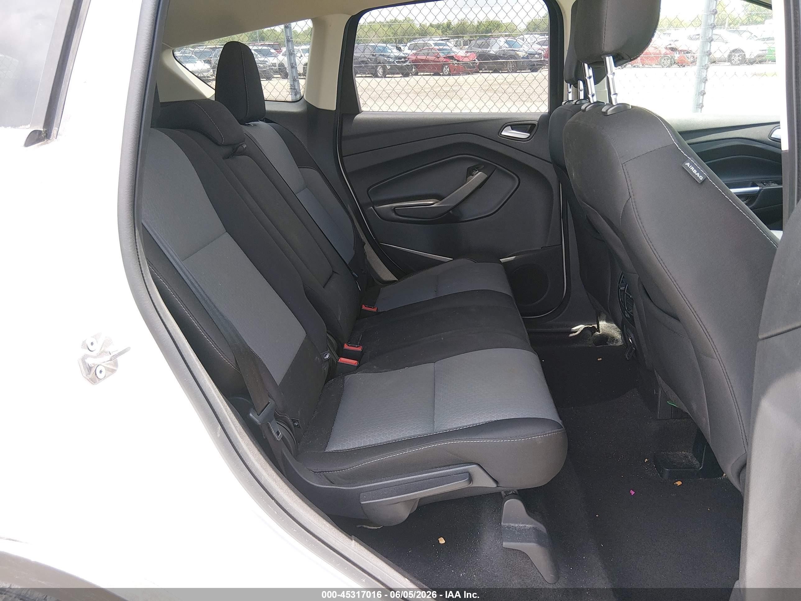 2019 Ford Escape Se White vin: 1FMCU0GD2KUB51164