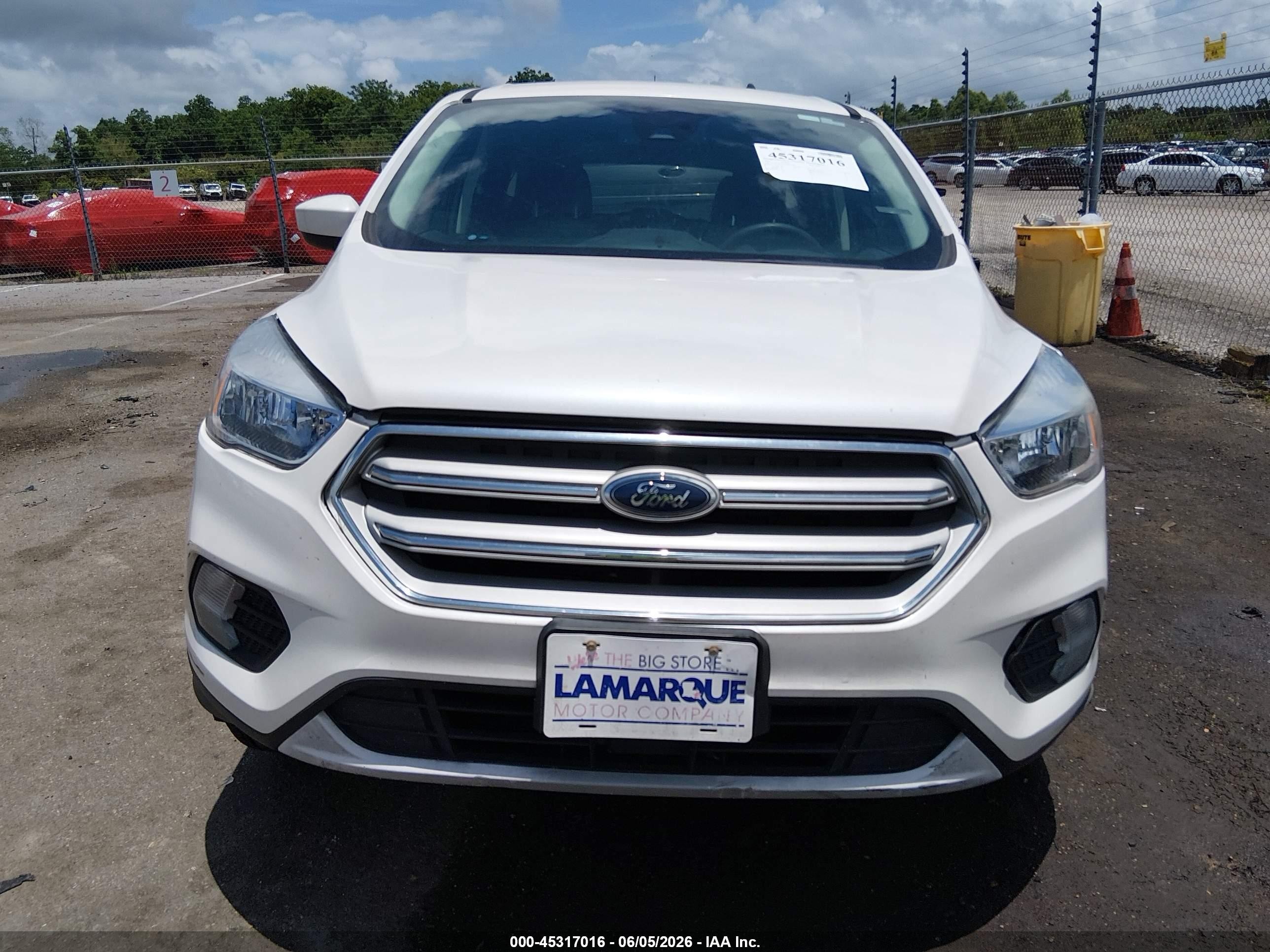 2019 Ford Escape Se White vin: 1FMCU0GD2KUB51164