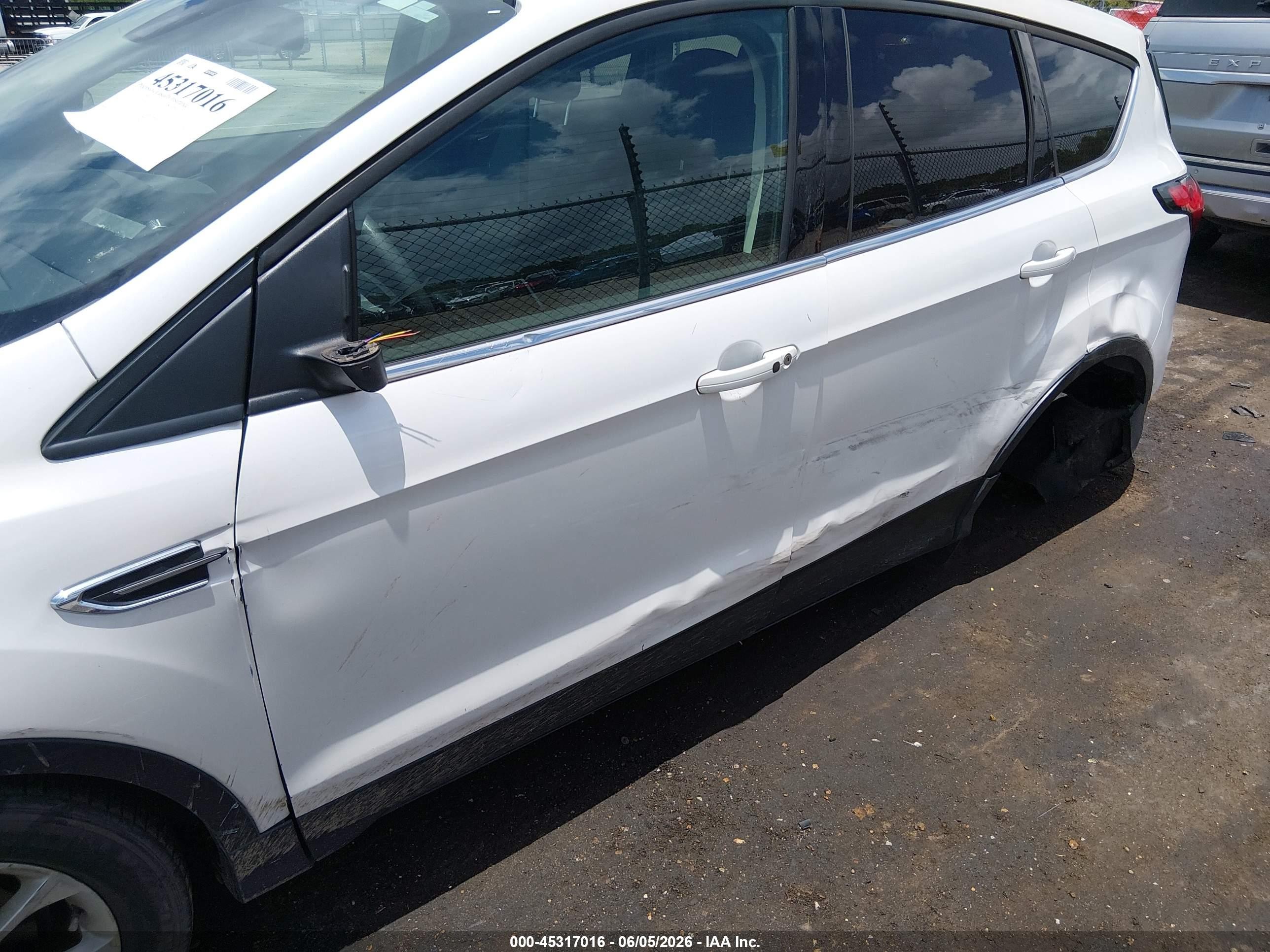 2019 Ford Escape Se White vin: 1FMCU0GD2KUB51164