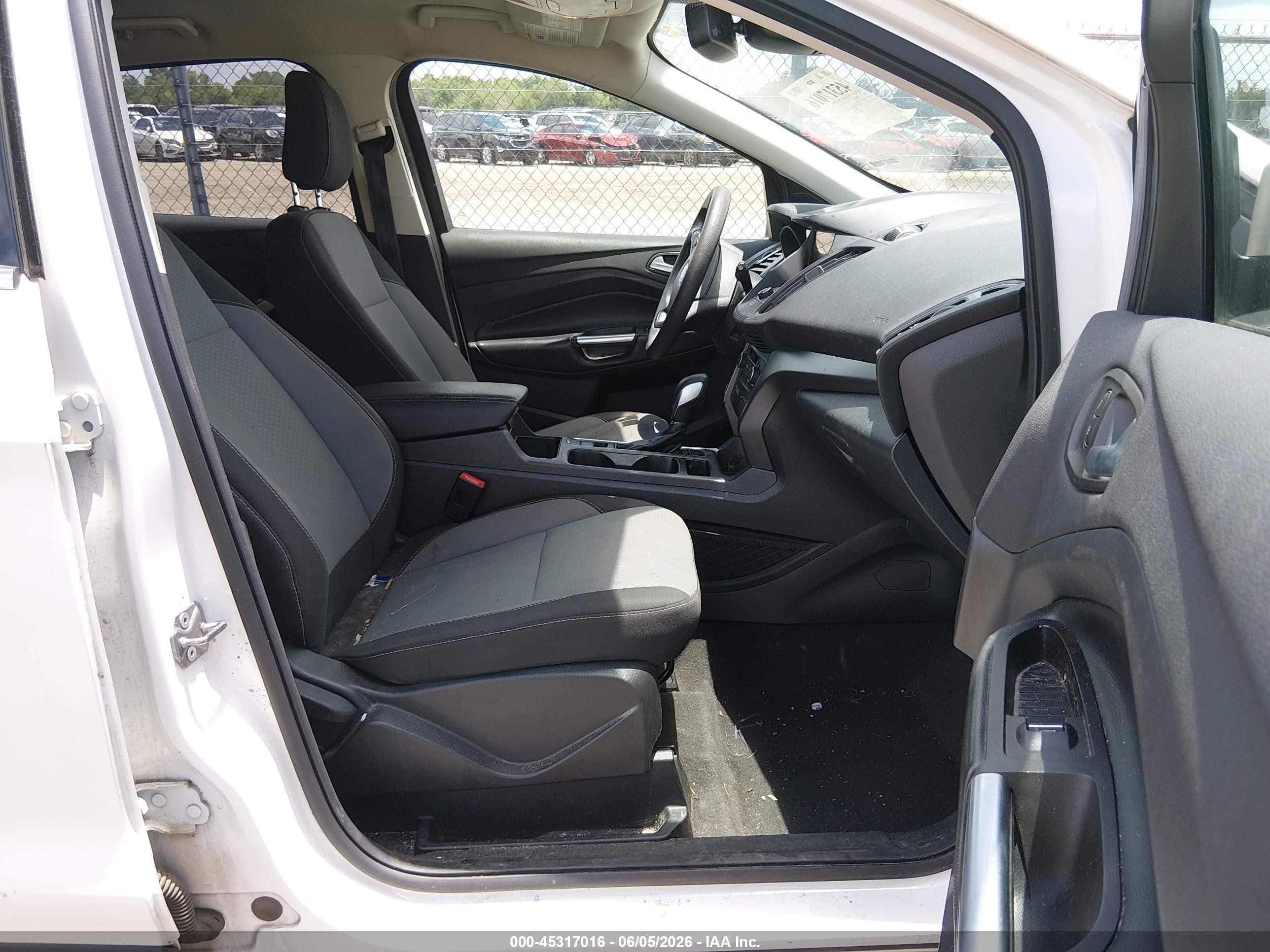 2019 Ford Escape Se White vin: 1FMCU0GD2KUB51164