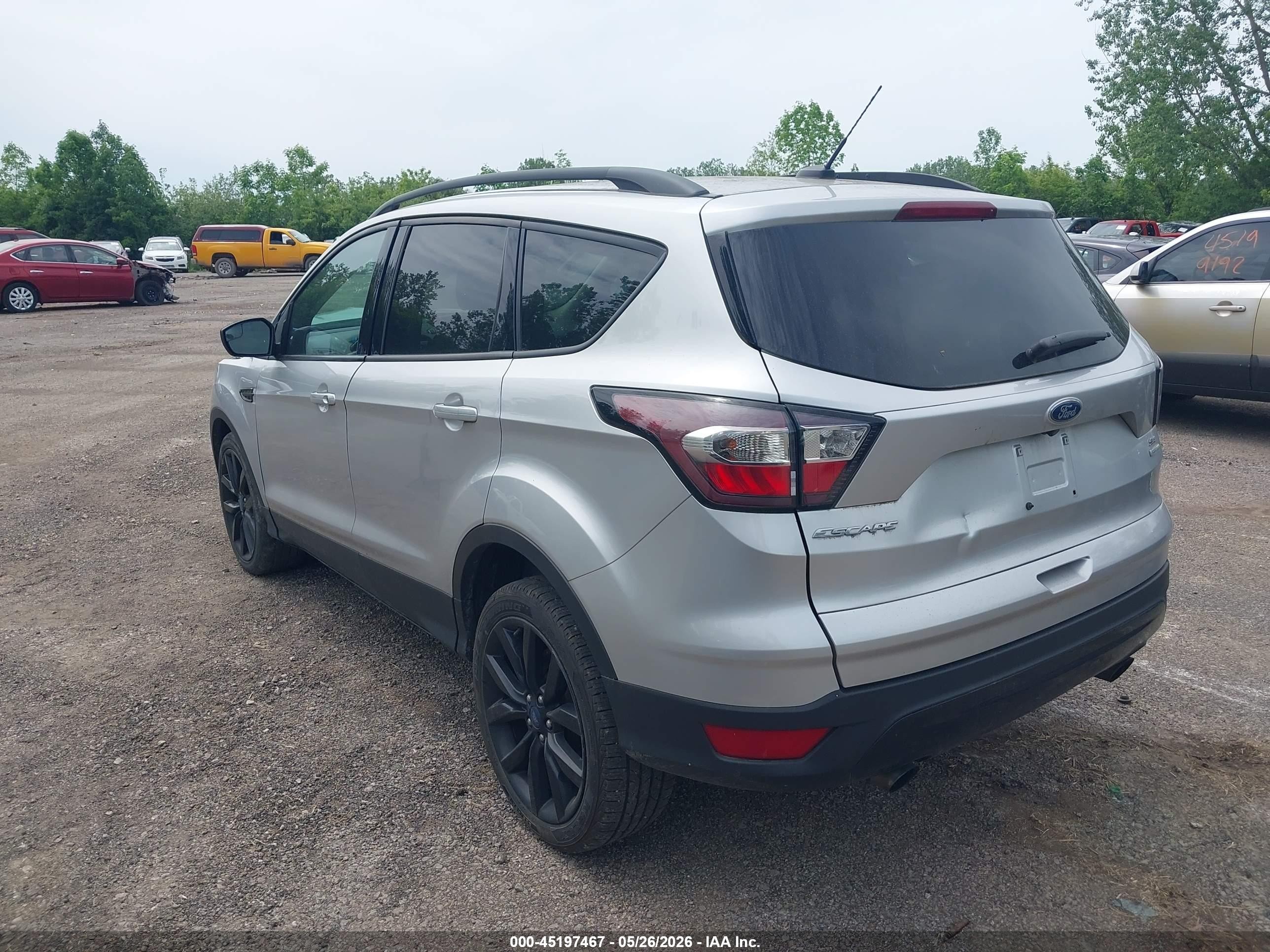 2017 Ford Escape Se Серебряный vin: 1FMCU0GD4HUE52589