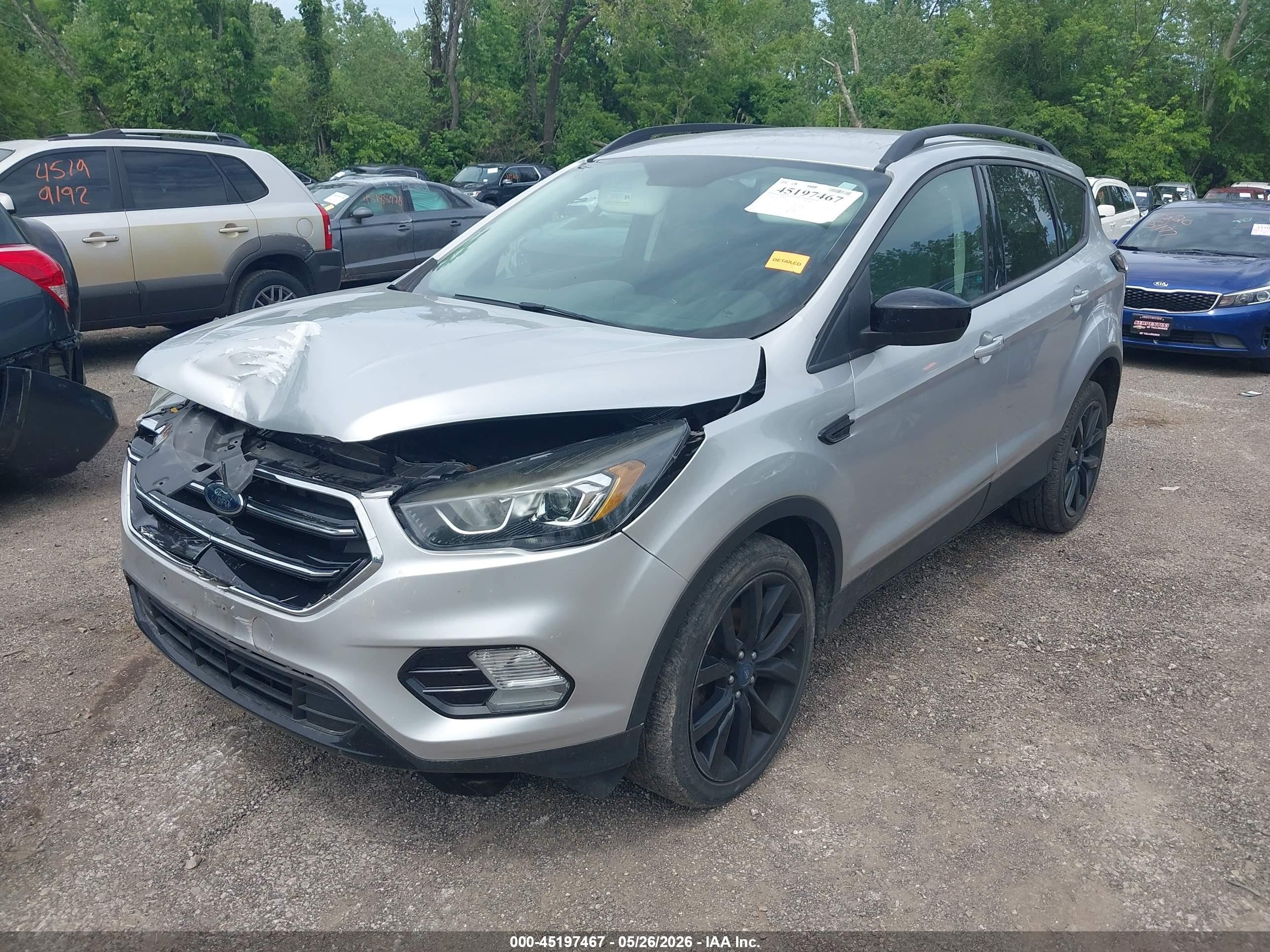 2017 Ford Escape Se Серебряный vin: 1FMCU0GD4HUE52589