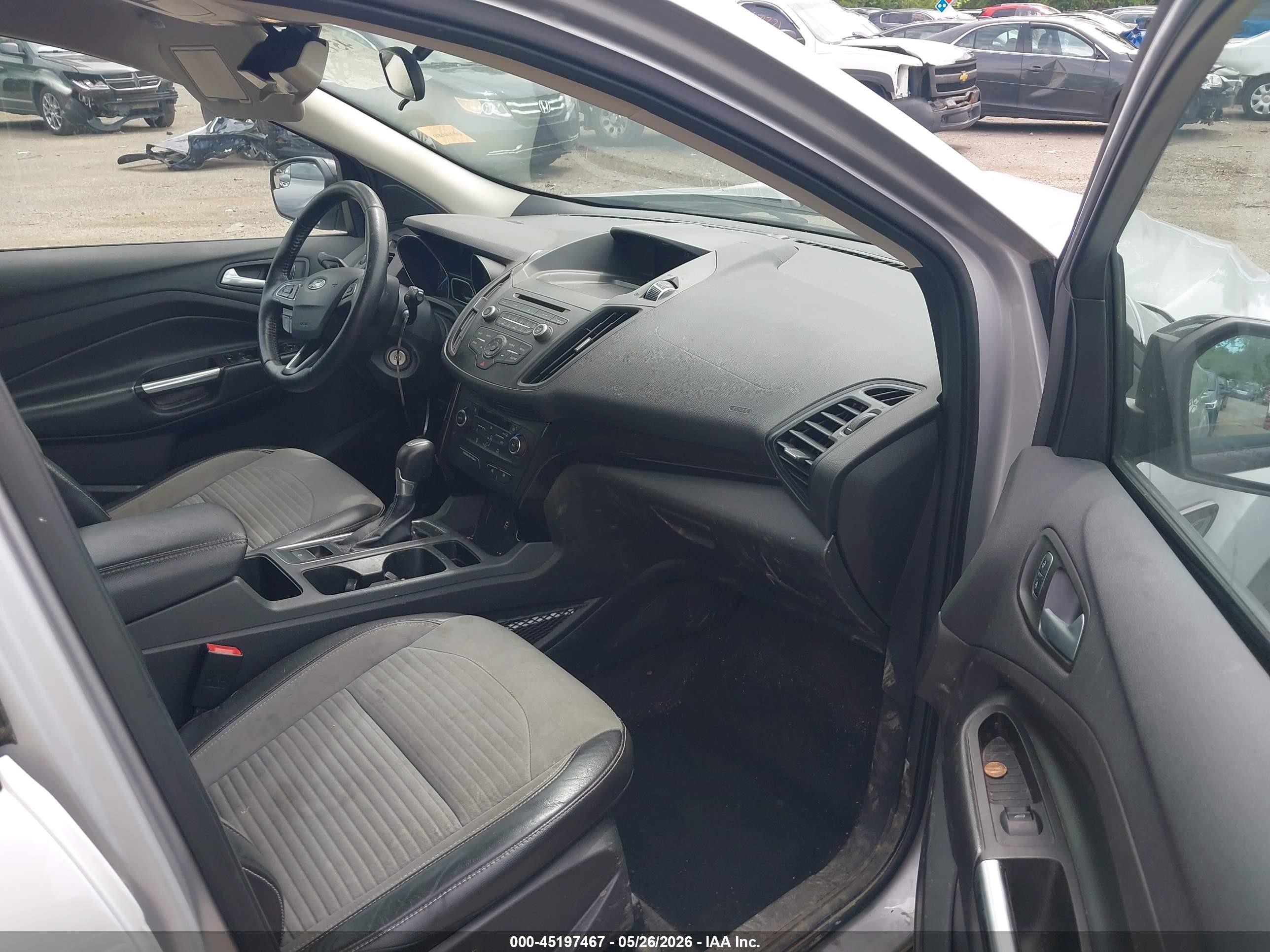 2017 Ford Escape Se Серебряный vin: 1FMCU0GD4HUE52589