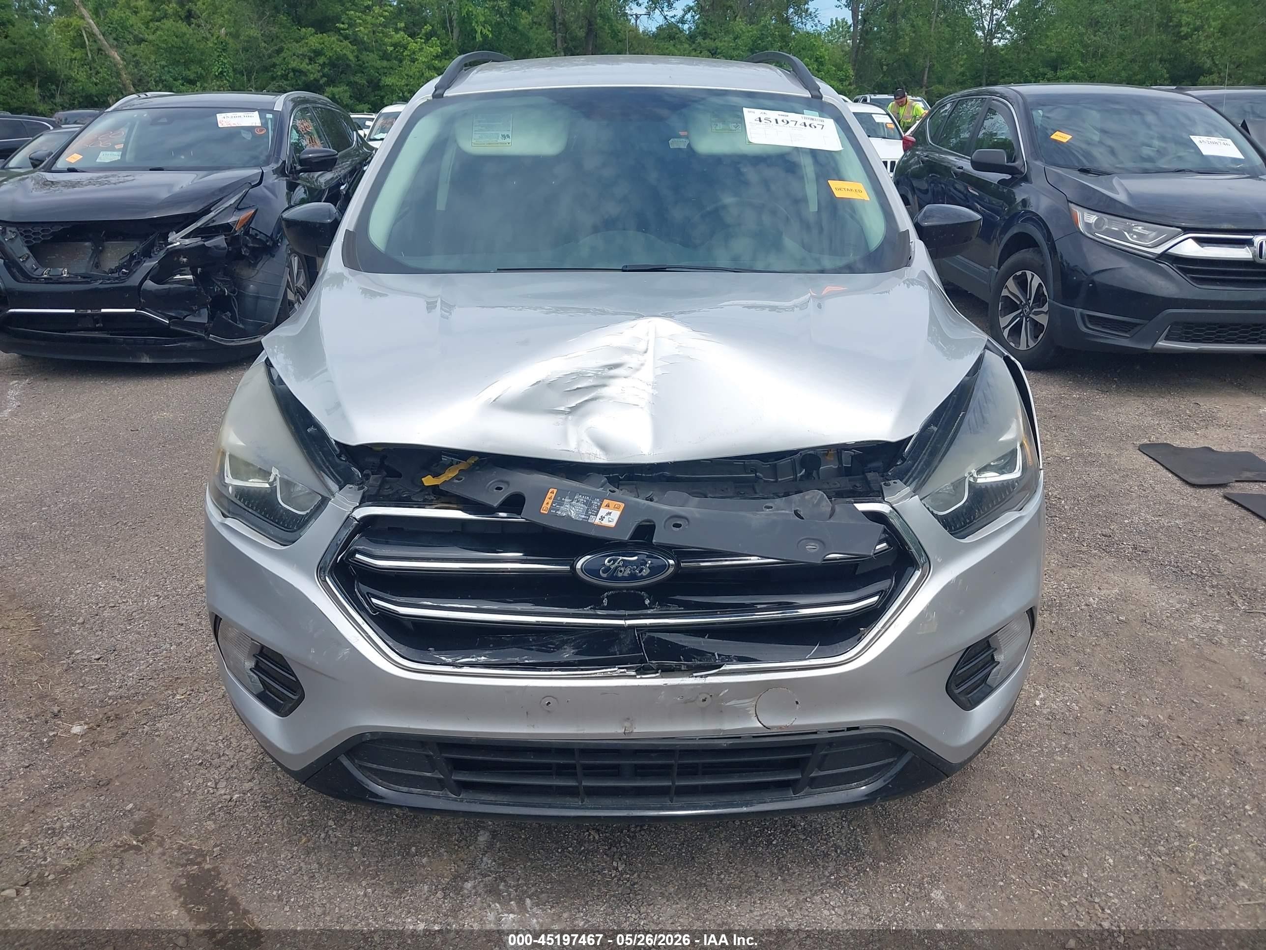 2017 Ford Escape Se Серебряный vin: 1FMCU0GD4HUE52589