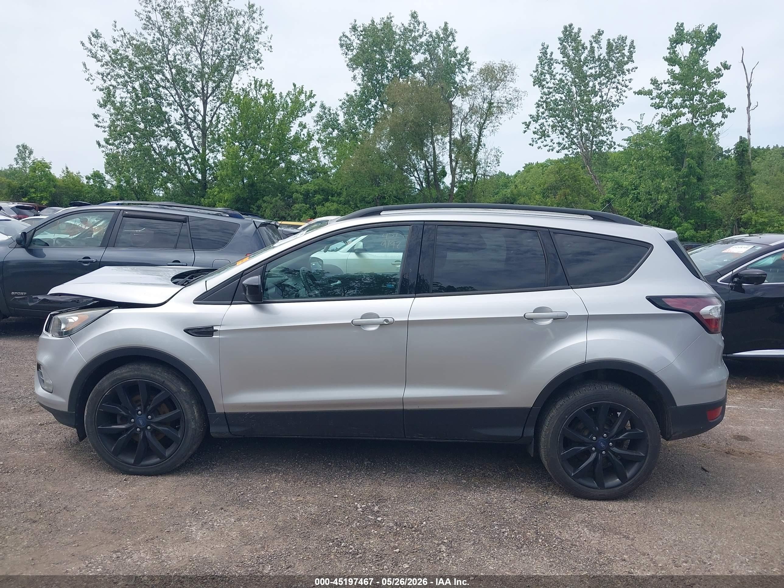 2017 Ford Escape Se Серебряный vin: 1FMCU0GD4HUE52589