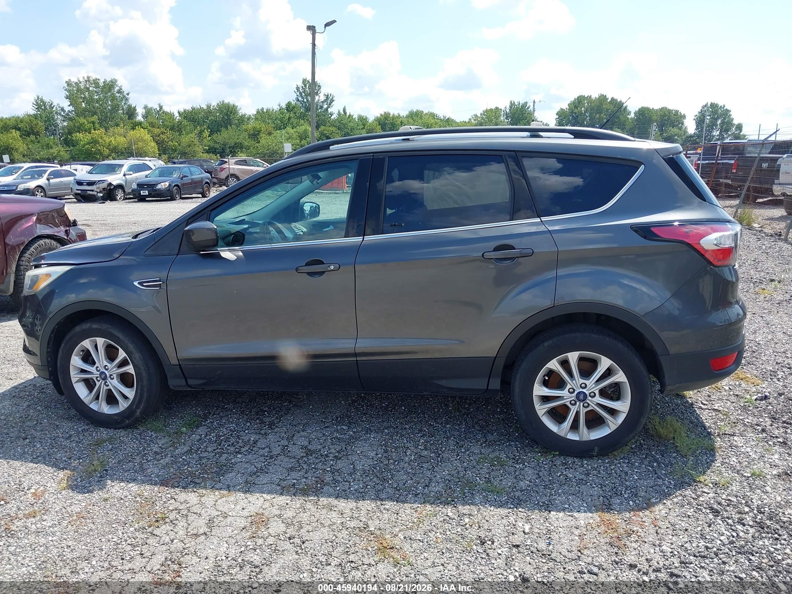 2018 Ford Escape Se Gray vin: 1FMCU0GD4JUA43496