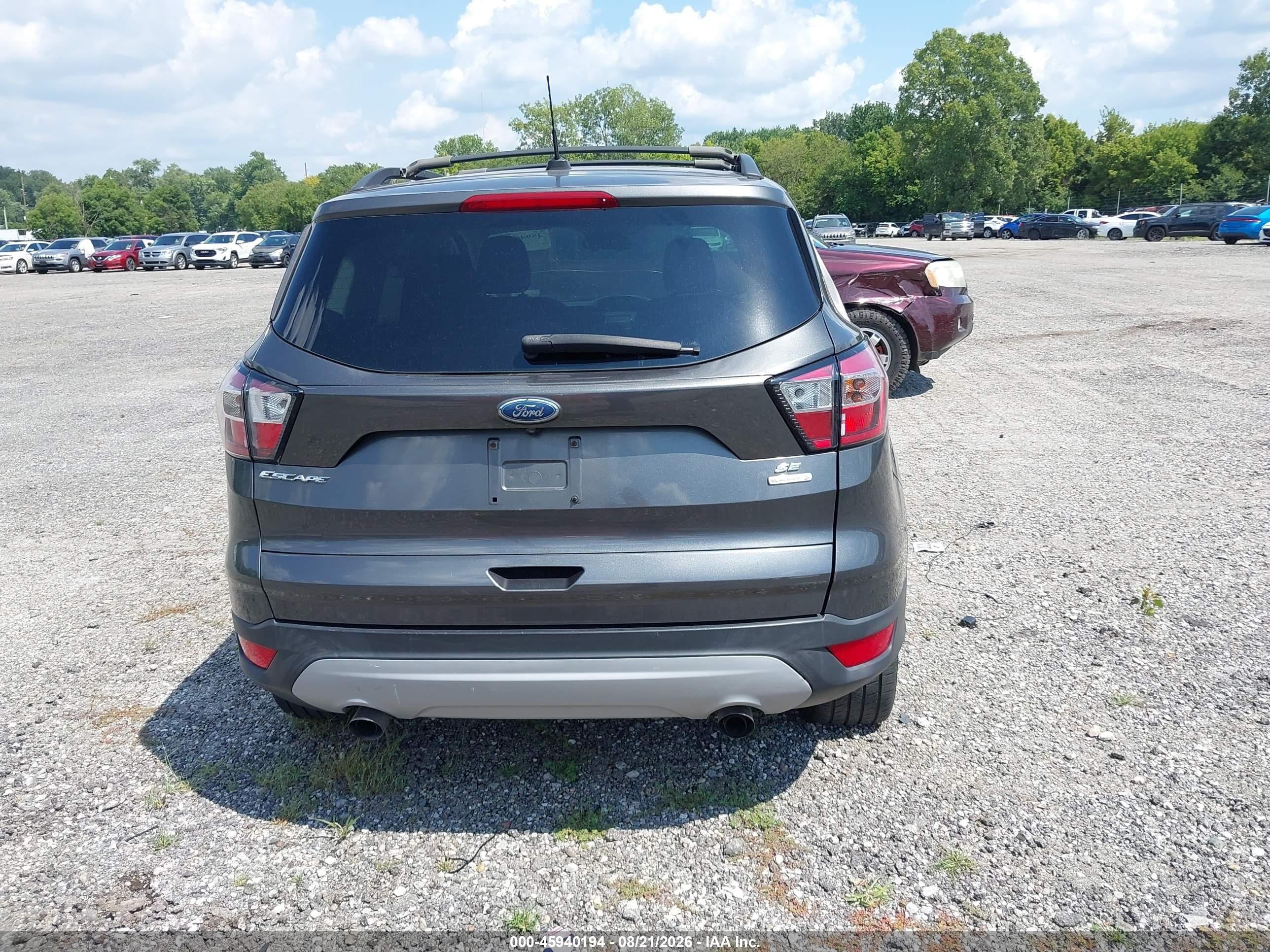 2018 Ford Escape Se Gray vin: 1FMCU0GD4JUA43496