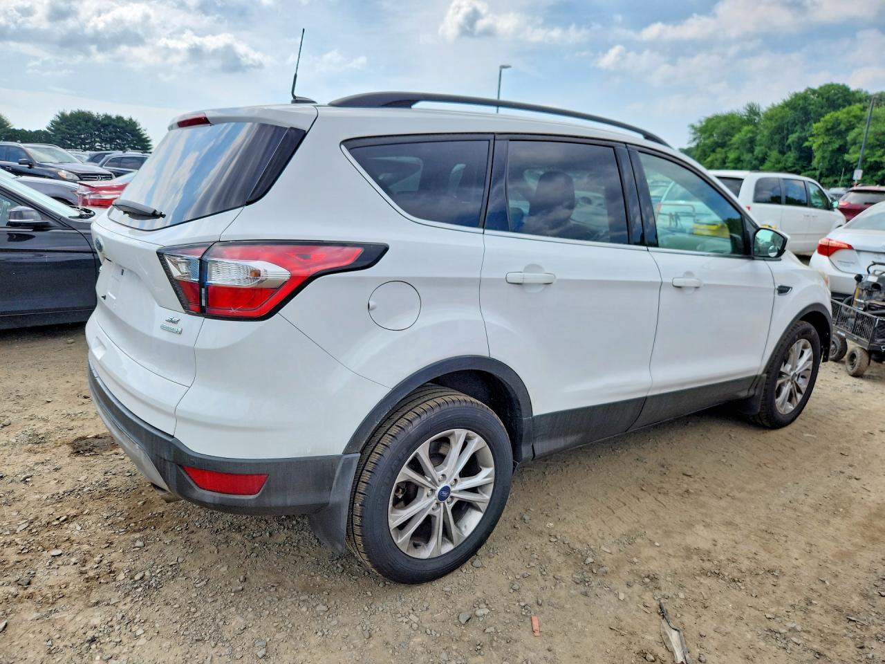 2018 Ford Escape Se White vin: 1FMCU0GD4JUB84987