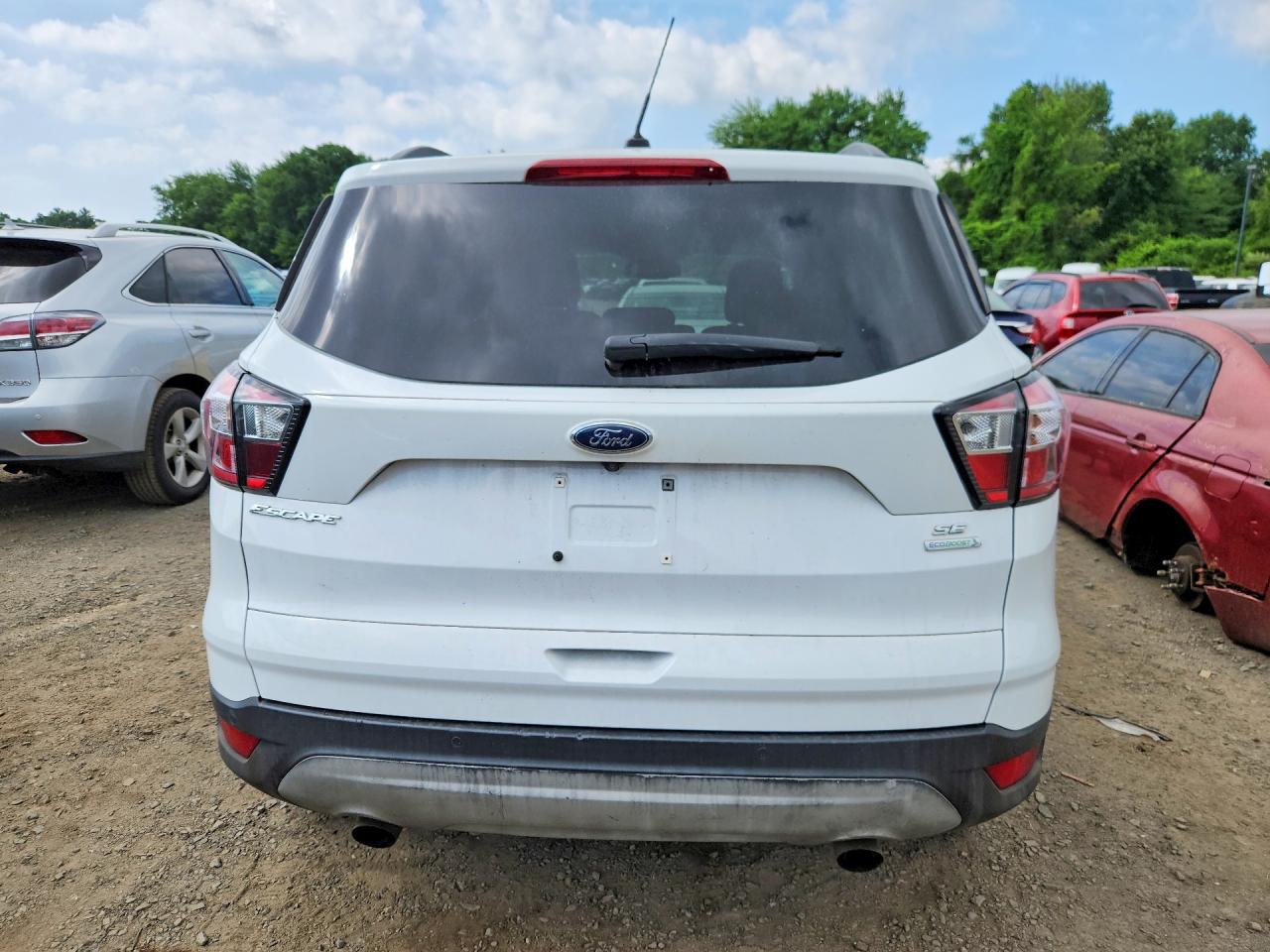 2018 Ford Escape Se White vin: 1FMCU0GD4JUB84987
