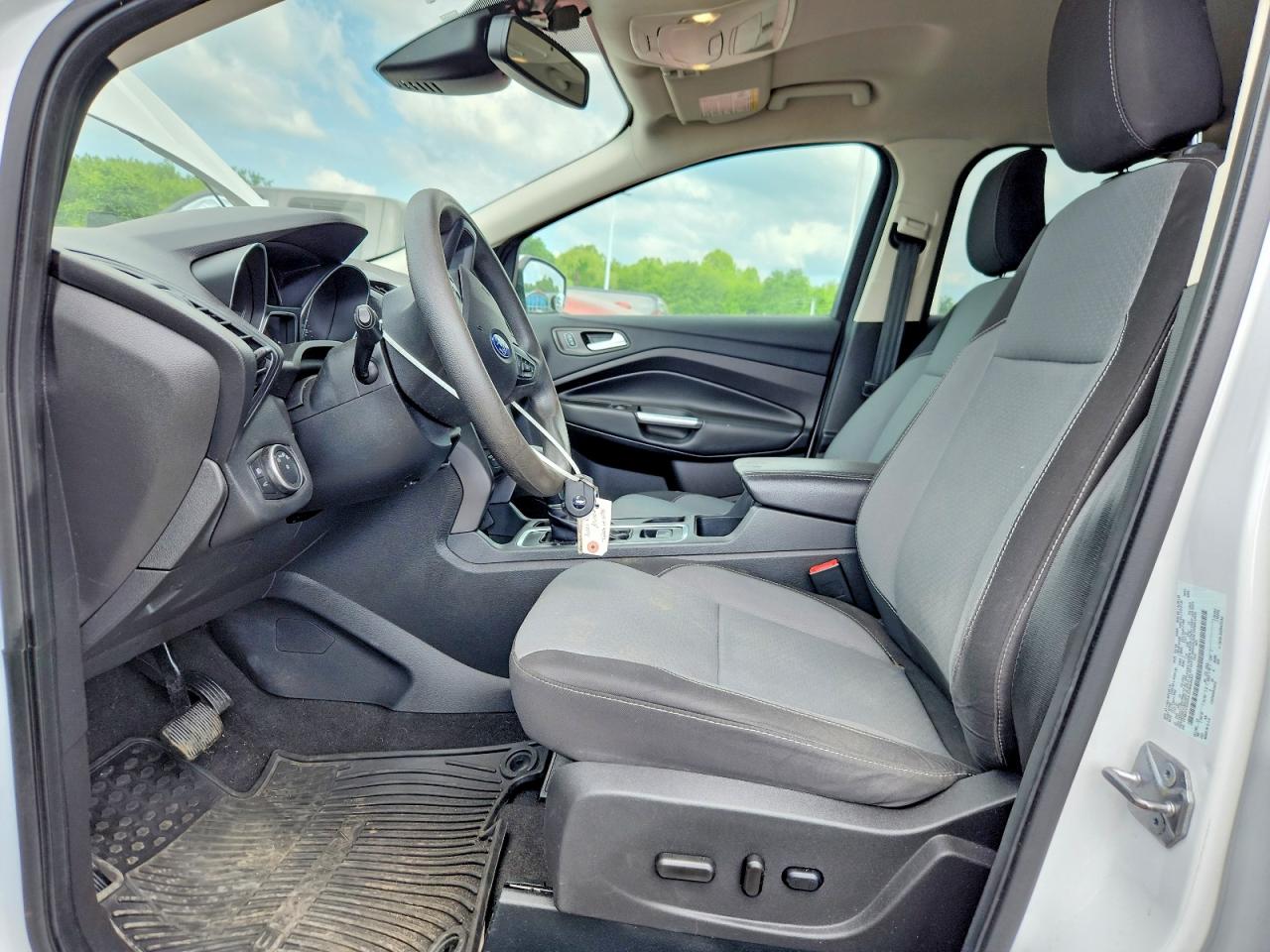 2018 Ford Escape Se White vin: 1FMCU0GD4JUB84987
