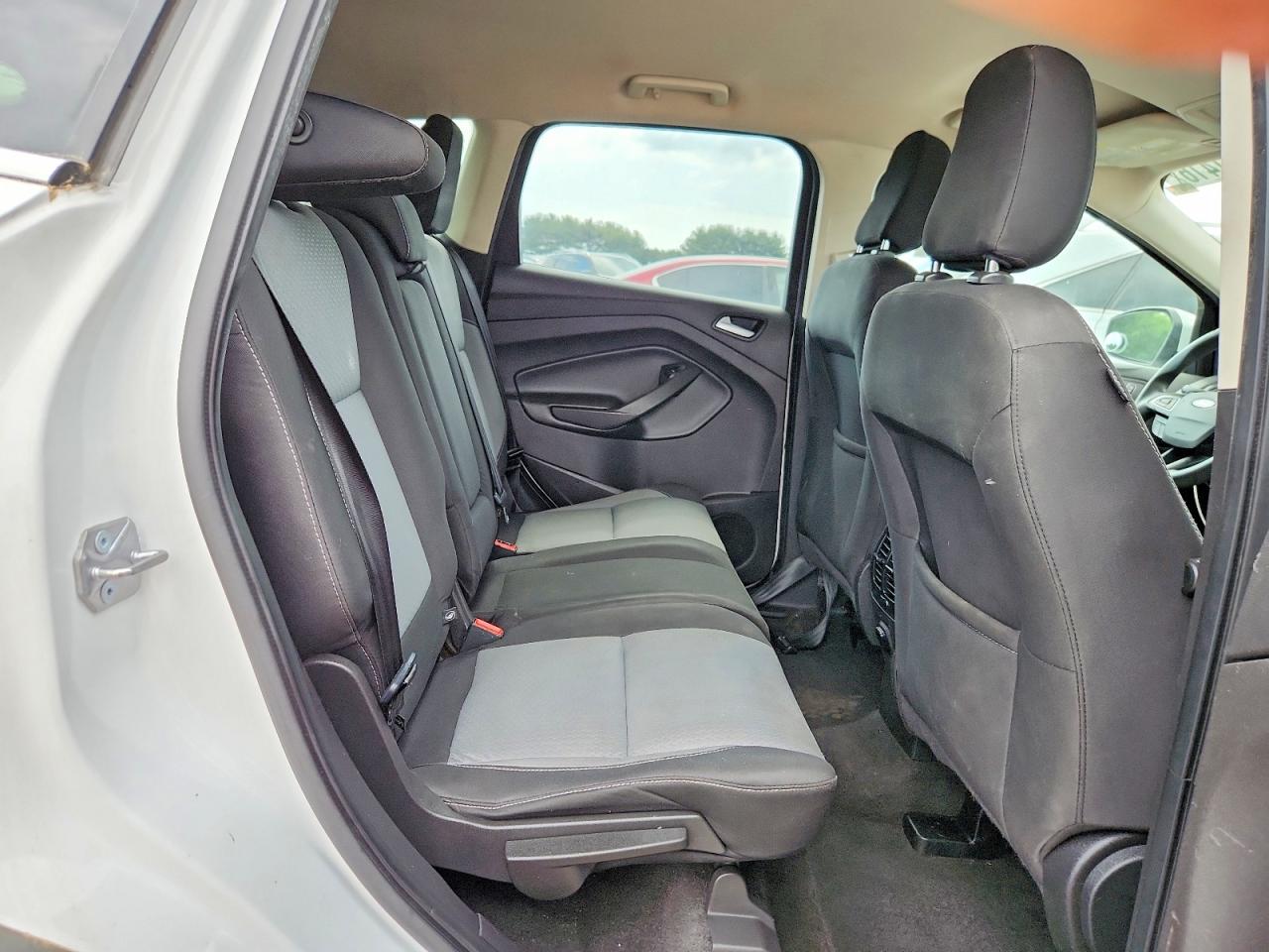 2018 Ford Escape Se White vin: 1FMCU0GD4JUB84987