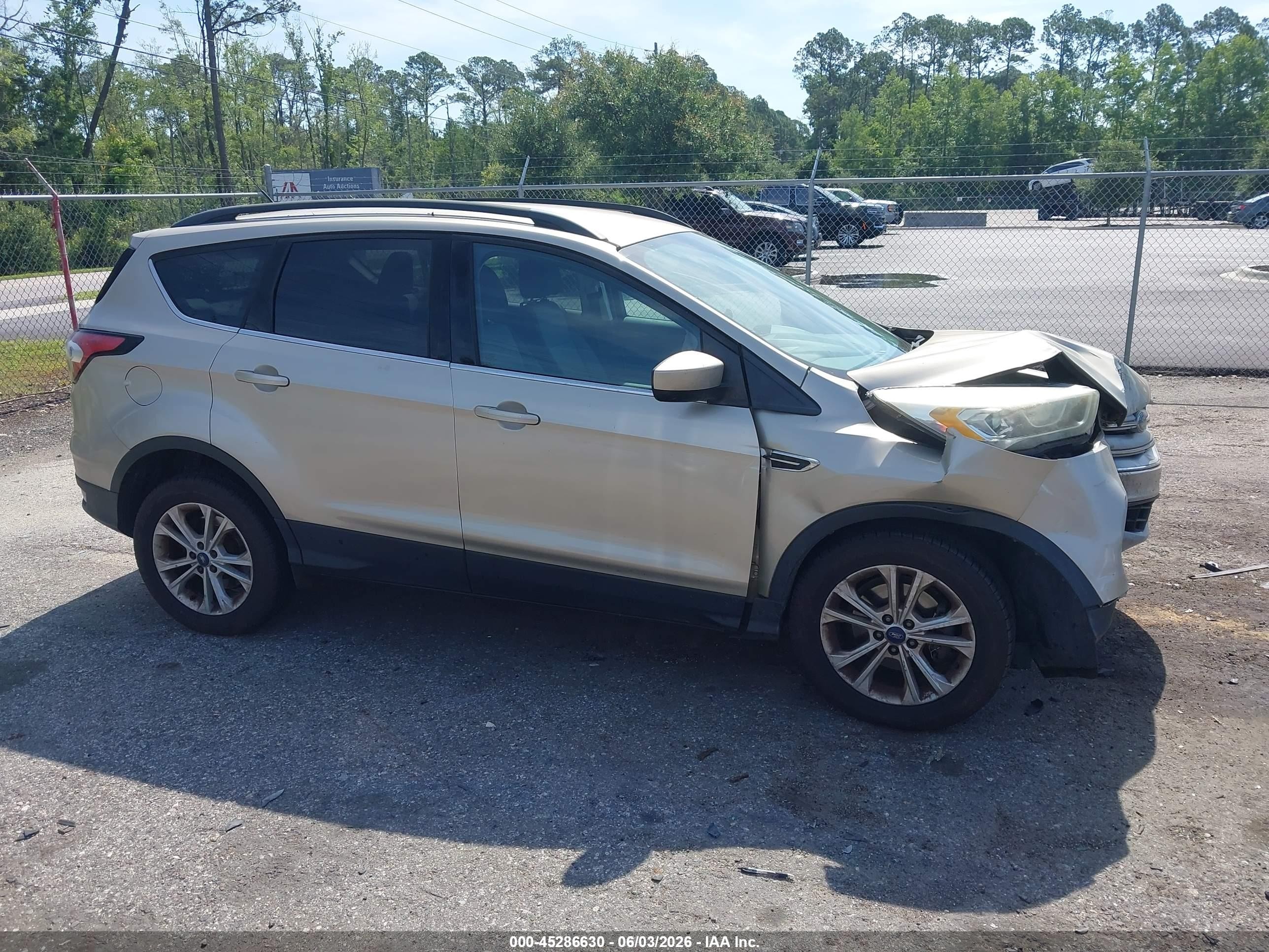 2017 Ford Escape Se Gold vin: 1FMCU0GD5HUC27890