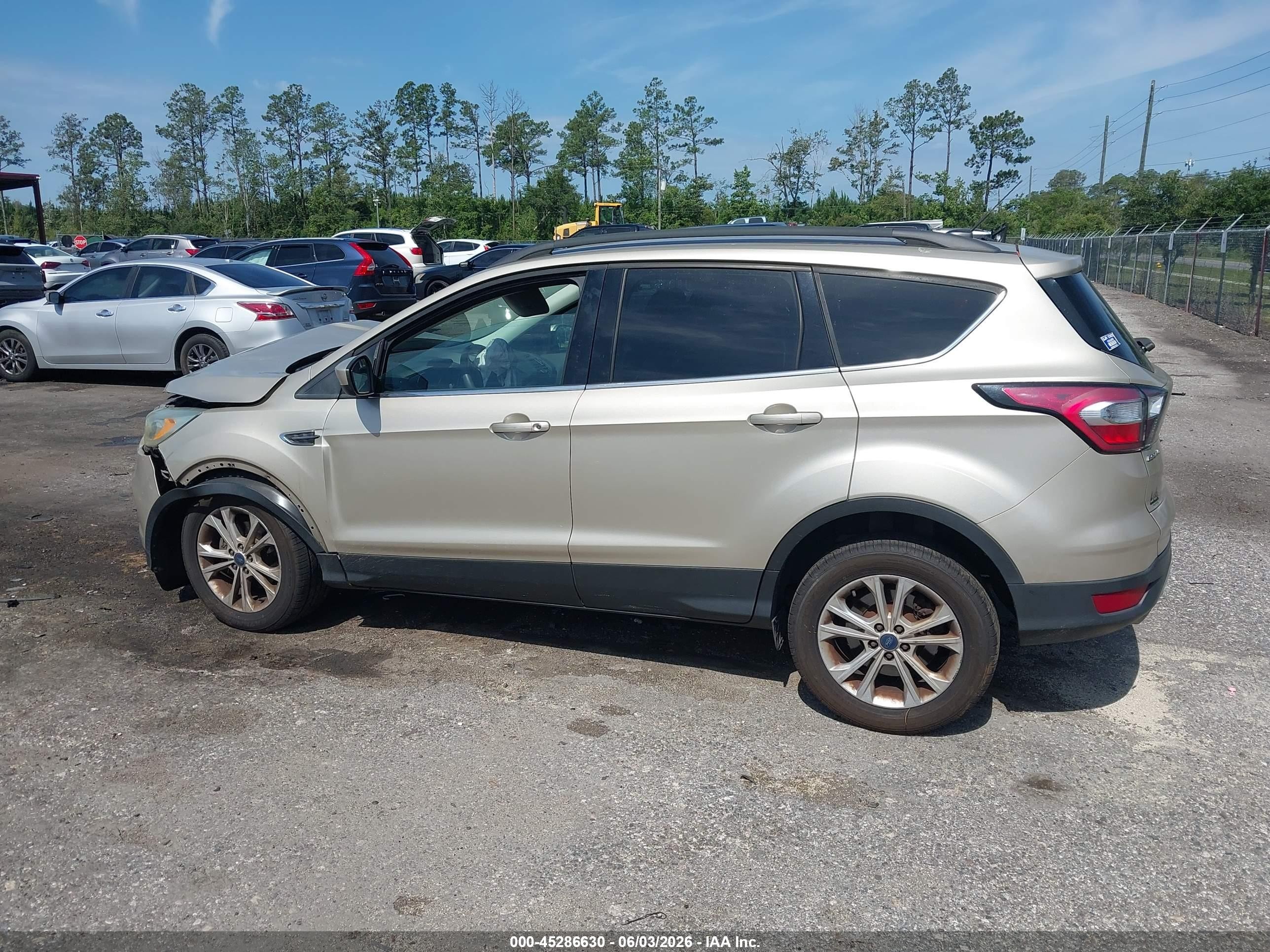 2017 Ford Escape Se Gold vin: 1FMCU0GD5HUC27890