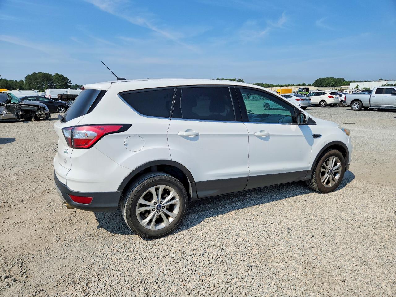 2017 Ford Escape Se White vin: 1FMCU0GD5HUE77016