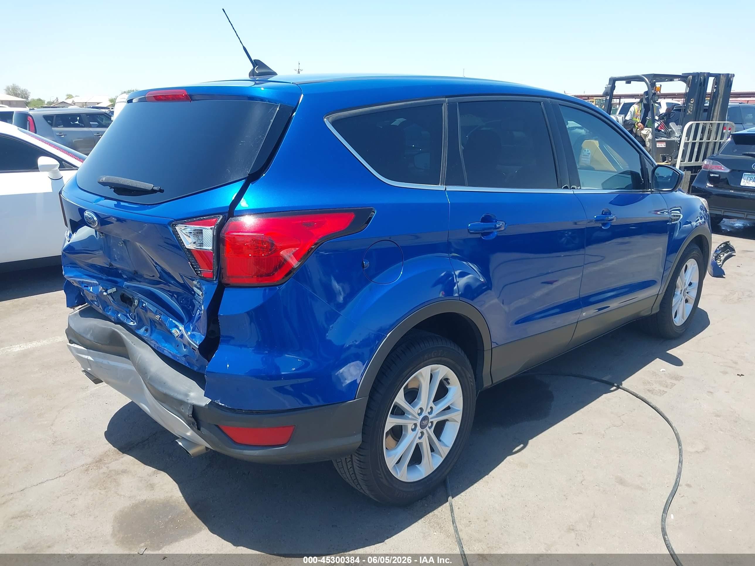 2019 Ford Escape Se Blue vin: 1FMCU0GD5KUC27749