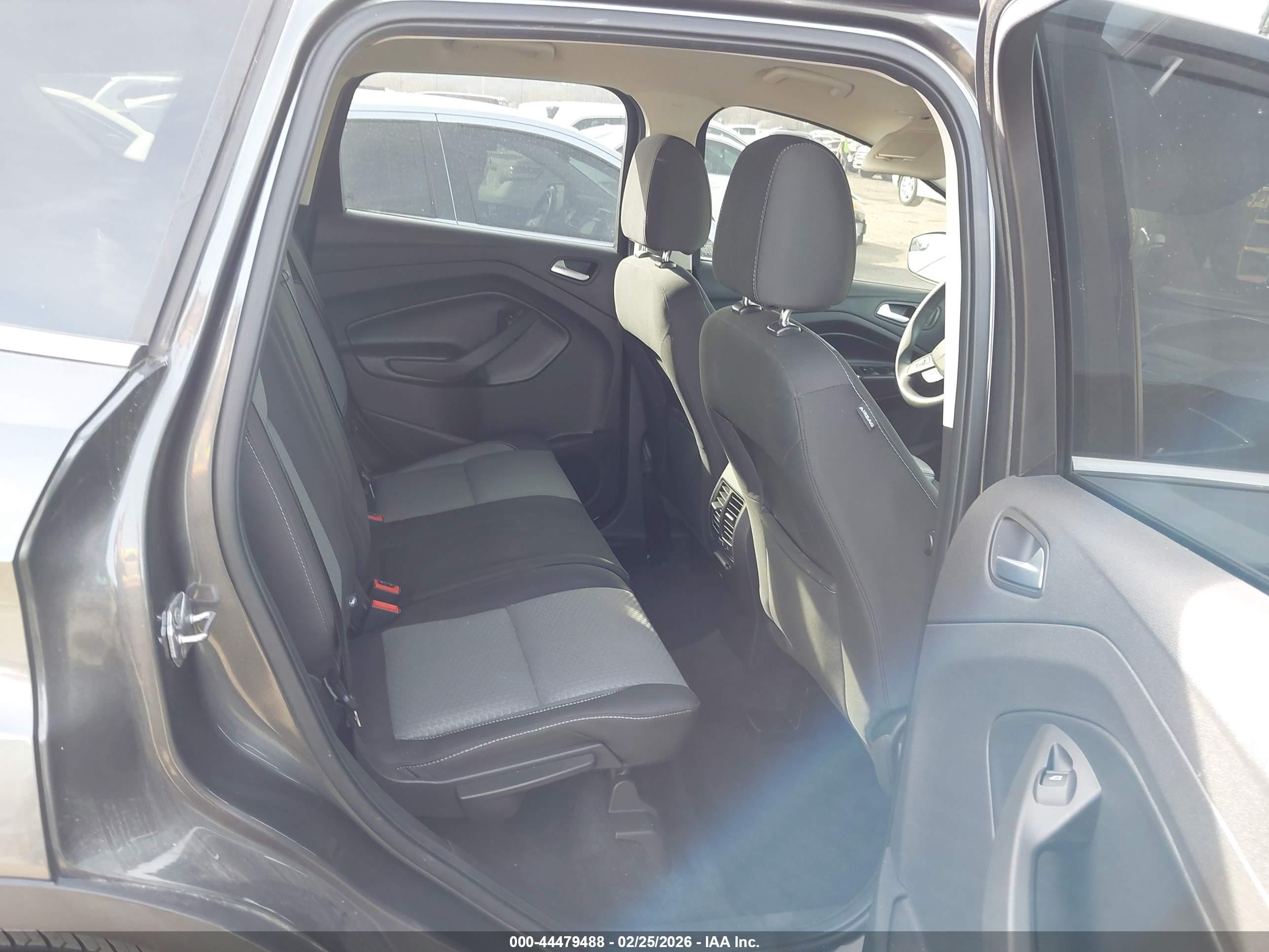 2017 Ford Escape Se Серый vin: 1FMCU0GD6HUC17479