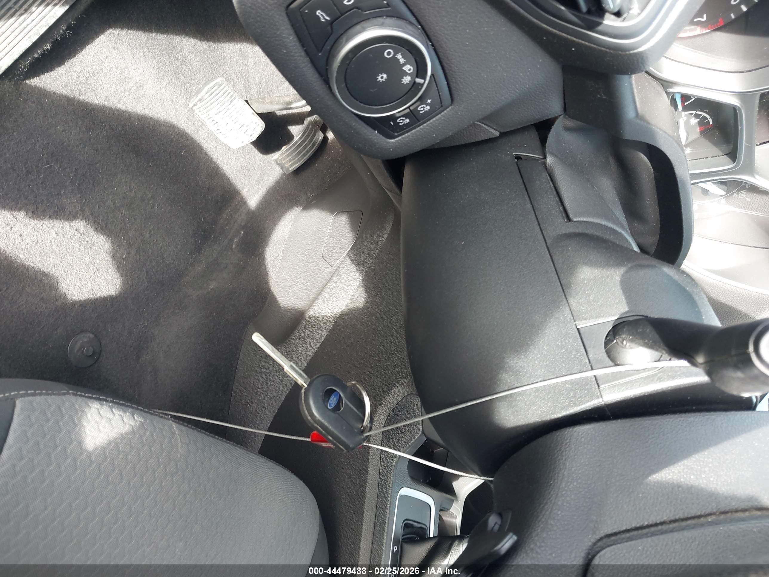 2017 Ford Escape Se Серый vin: 1FMCU0GD6HUC17479