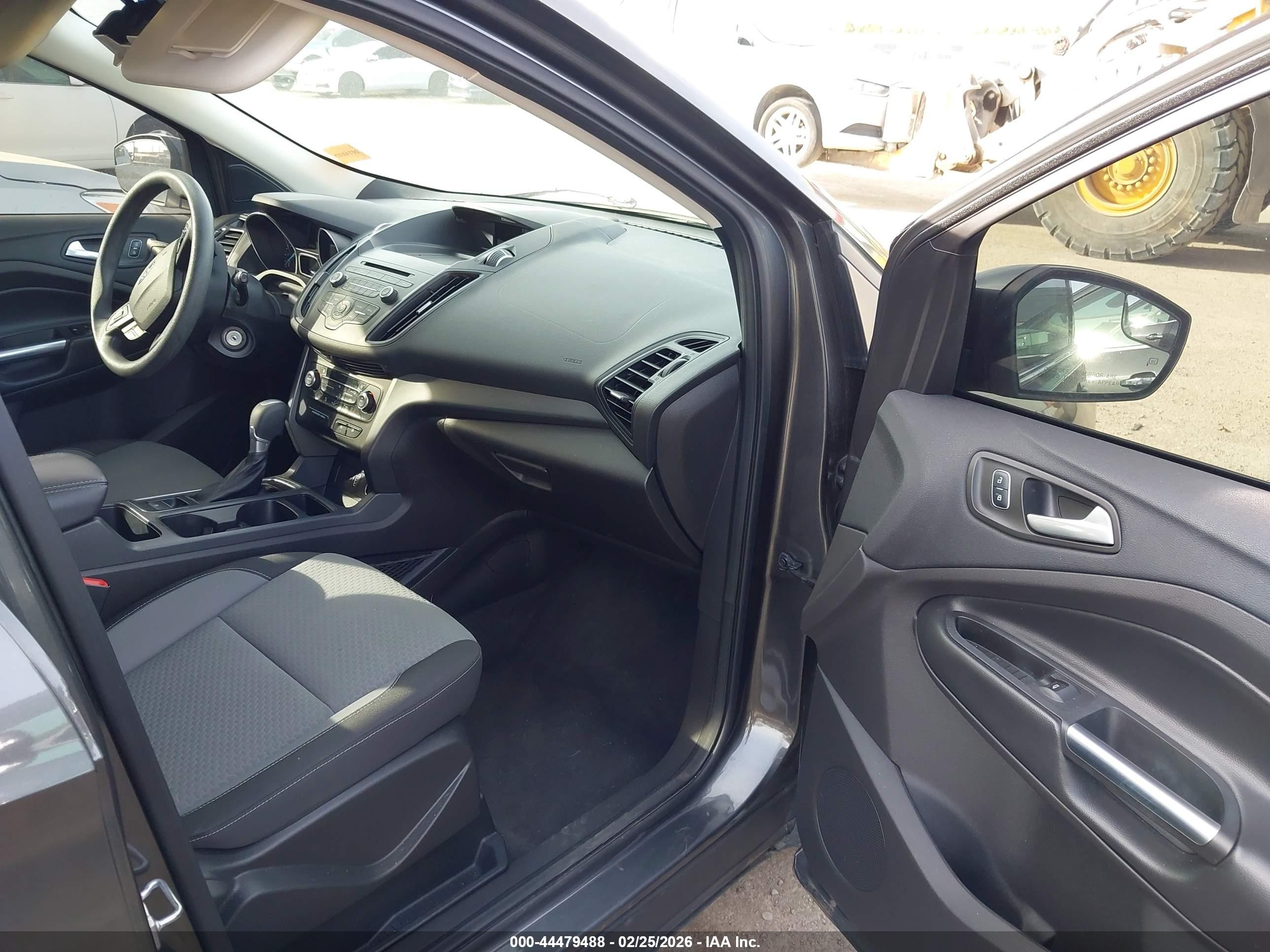 2017 Ford Escape Se Серый vin: 1FMCU0GD6HUC17479