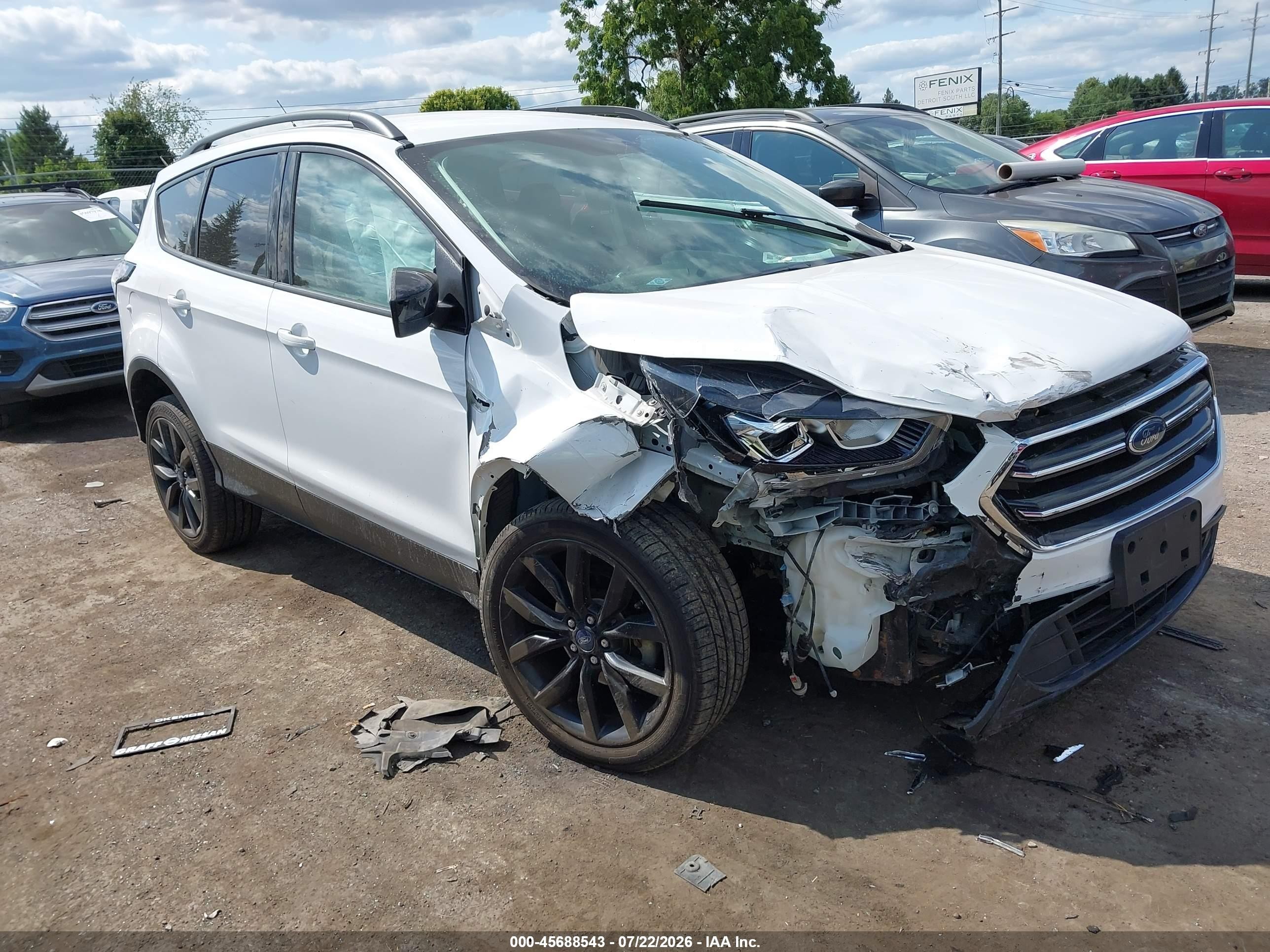 2018 Ford Escape Se Белый vin: 1FMCU0GD6JUB93237