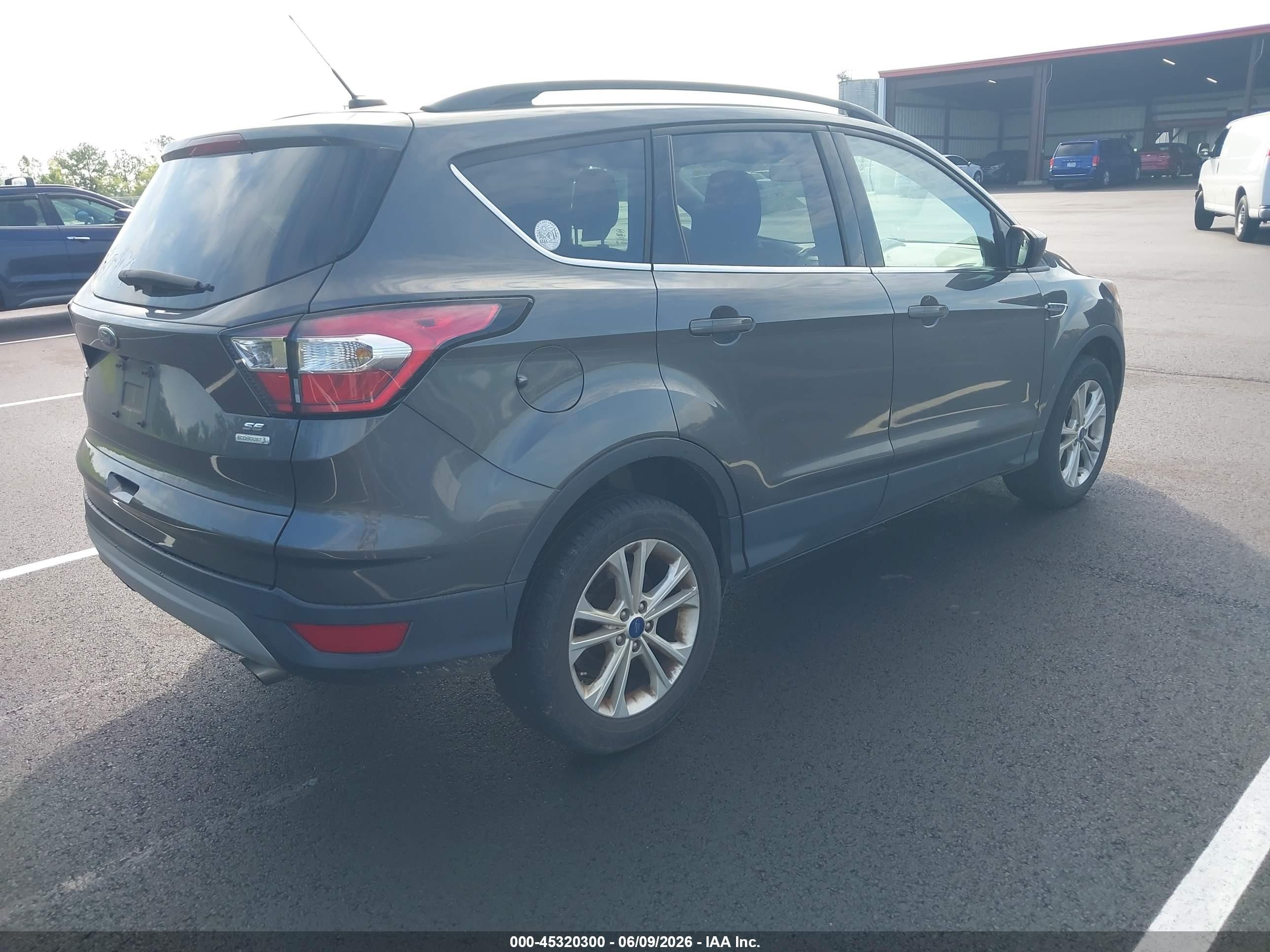 2018 Ford Escape Se Gray vin: 1FMCU0GD6JUC54523