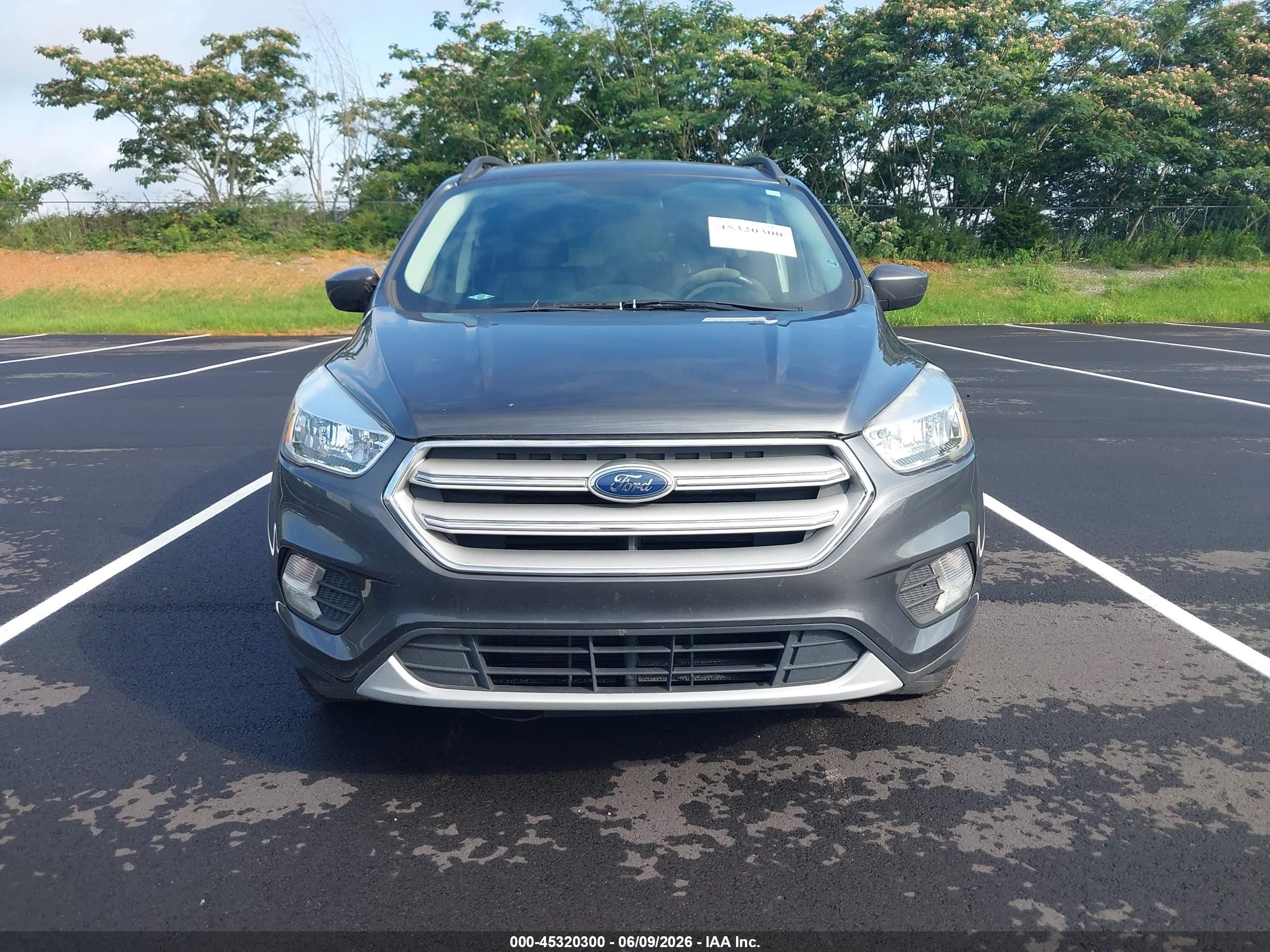 2018 Ford Escape Se Gray vin: 1FMCU0GD6JUC54523