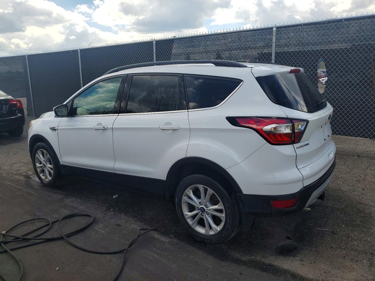 2018 Ford Escape Se White vin: 1FMCU0GD6JUD28085